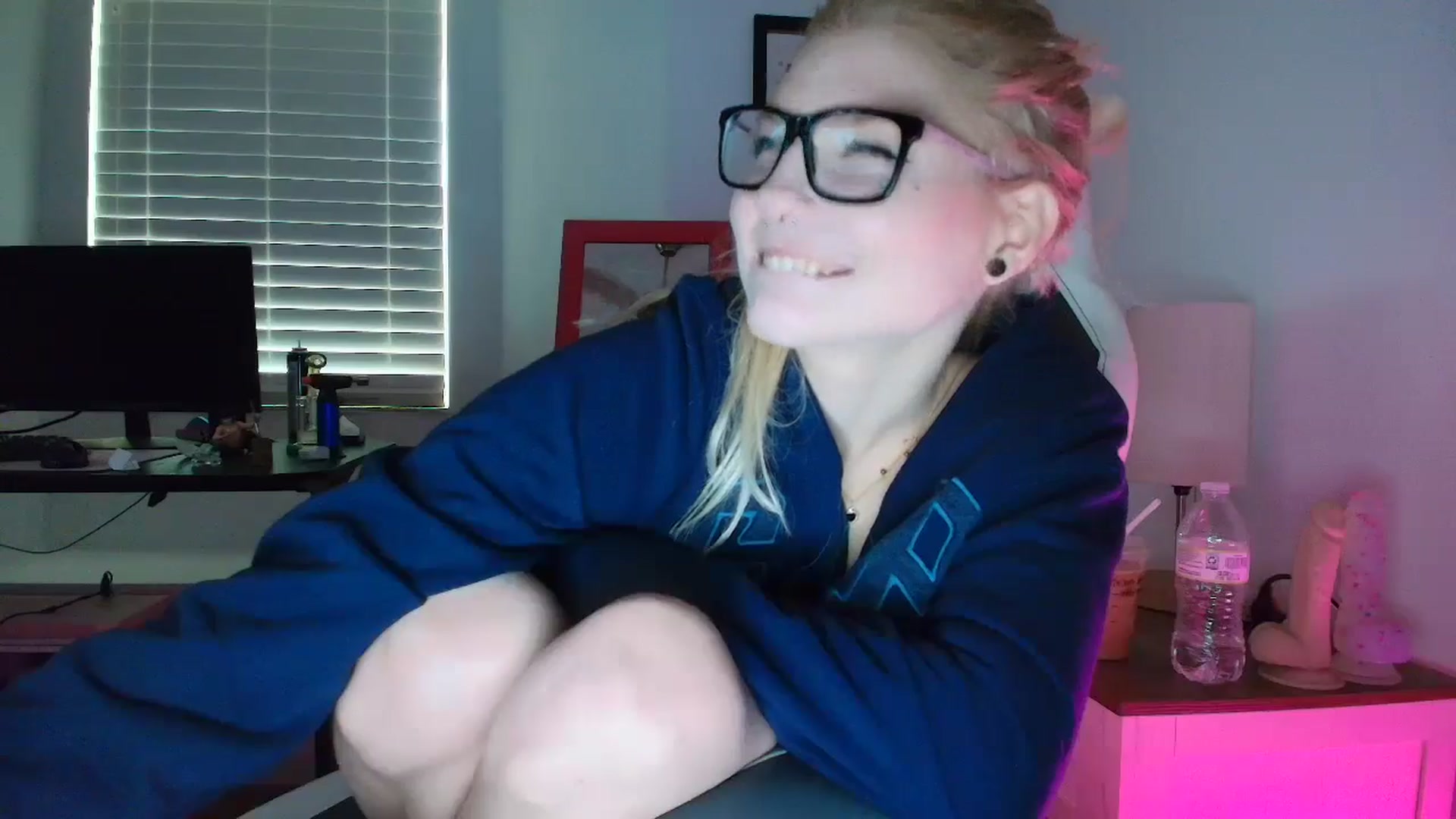 Gallery image thumbnail from DuckChan0's myfreecams stream on, 03/28/2025, 13:32 image 3 of 20