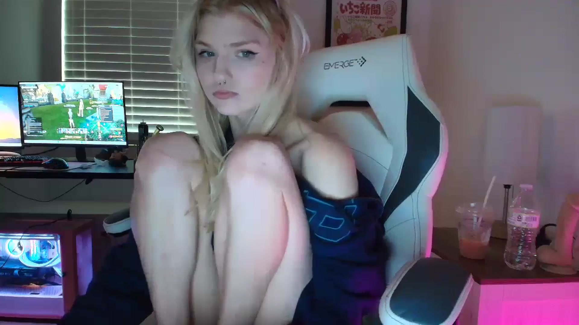Gallery image thumbnail from DuckChan0's myfreecams stream on, 03/28/2025, 13:32 image 13 of 20
