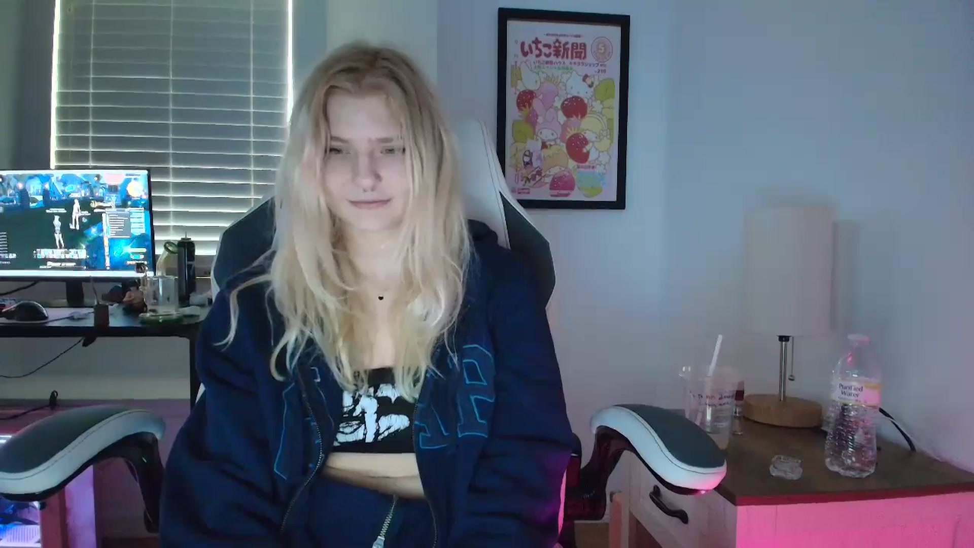 Gallery image thumbnail from DuckChan0's myfreecams stream on, 03/28/2025, 15:16 image 14 of 20