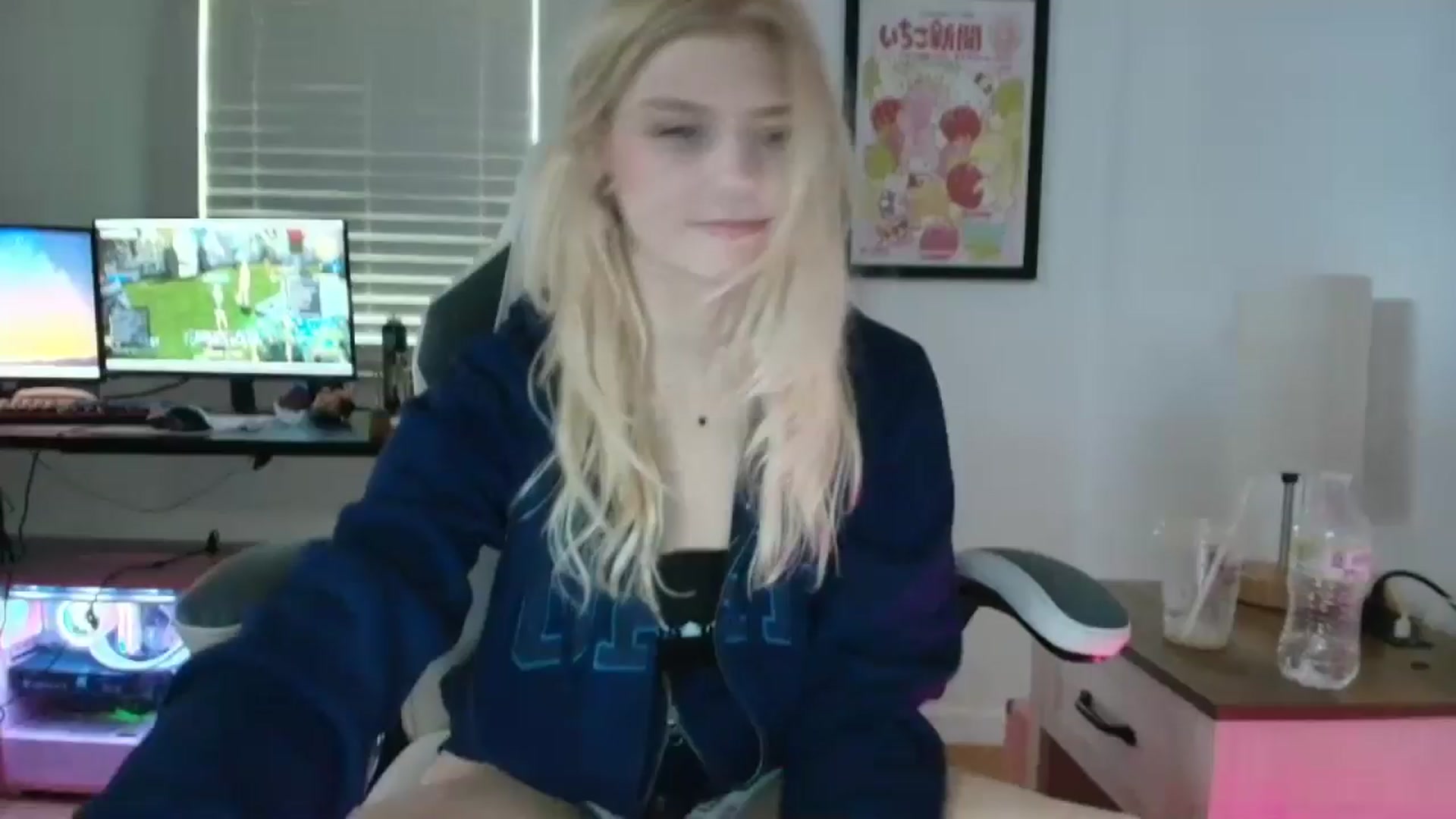 Gallery image thumbnail from DuckChan0's myfreecams stream on, 03/28/2025, 15:16 image 1 of 20