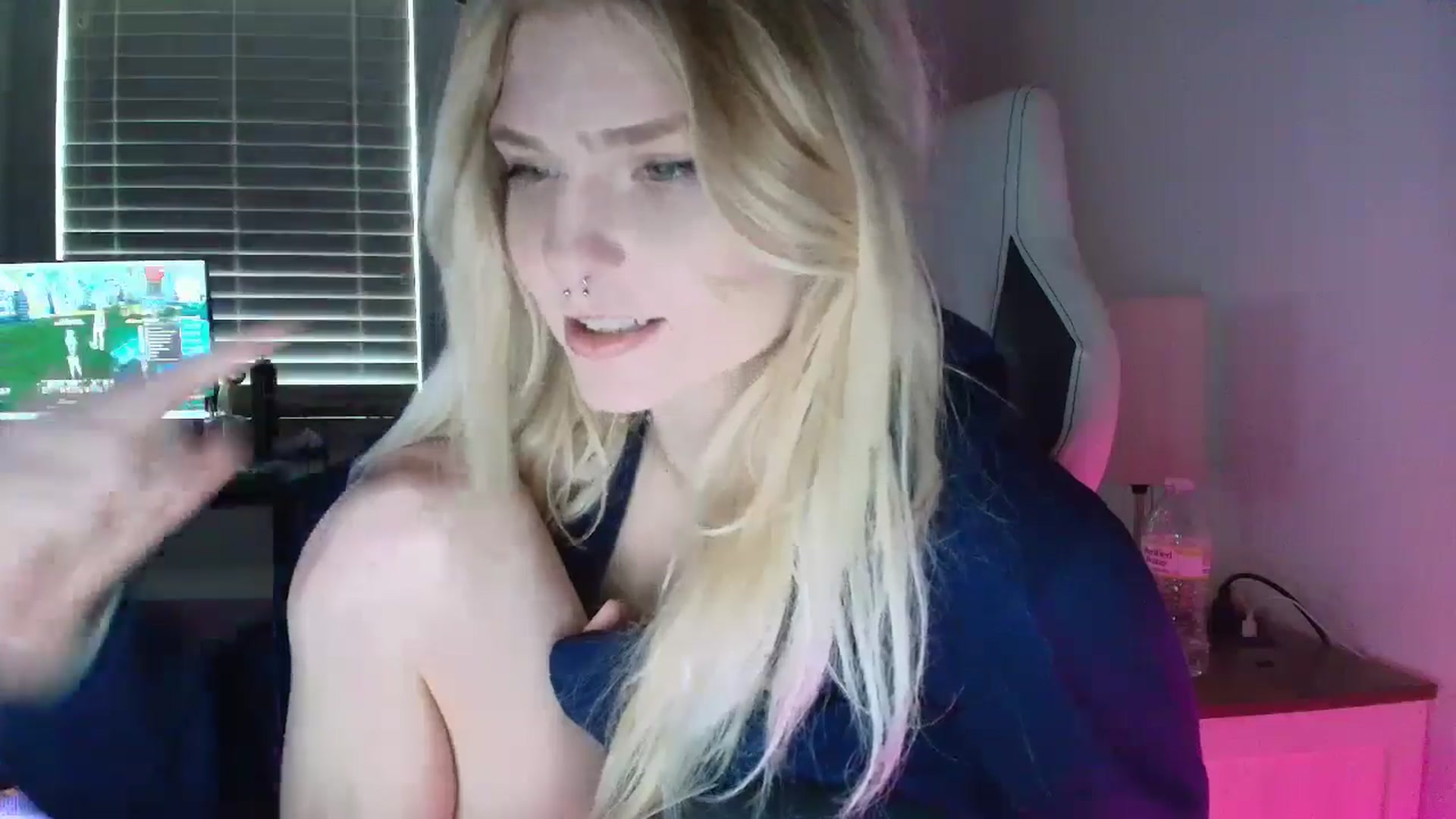 Gallery image thumbnail from DuckChan0's myfreecams stream on, 03/28/2025, 15:16 image 5 of 20