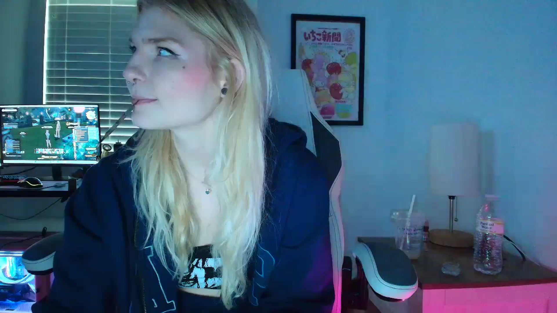Gallery image thumbnail from DuckChan0's myfreecams stream on, 03/28/2025, 15:16 image 10 of 20