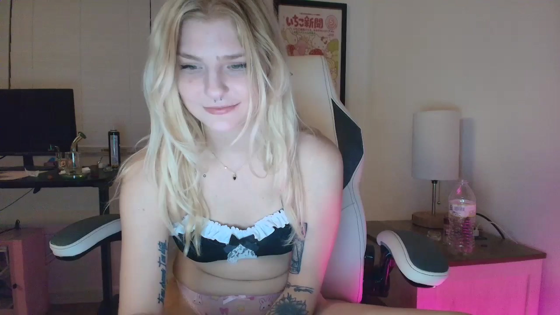 Gallery image thumbnail from DuckChan0's myfreecams stream on, 03/29/2025, 24:28 image 20 of 20