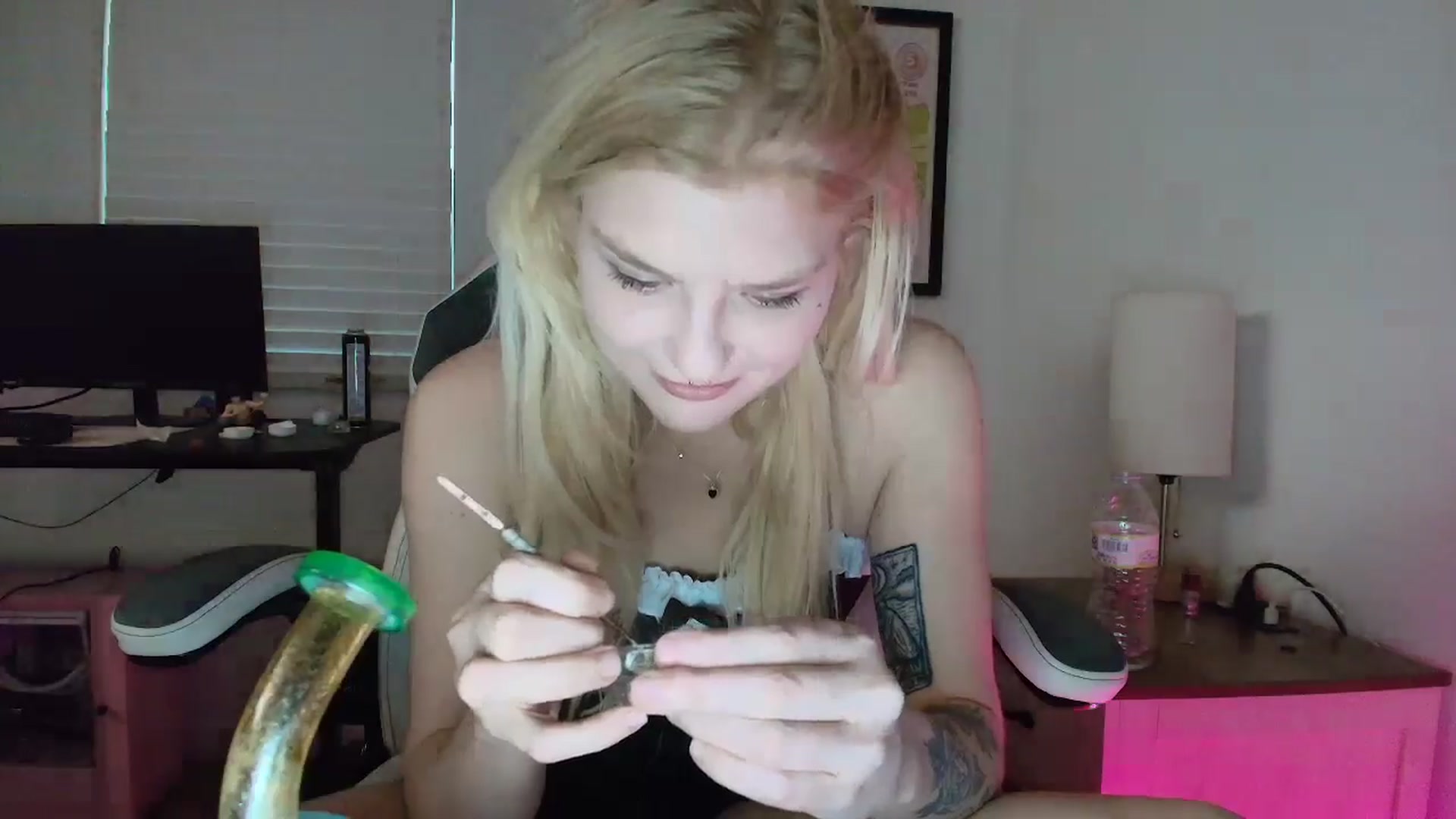 Gallery image thumbnail from DuckChan0's myfreecams stream on, 03/29/2025, 24:28 image 5 of 20
