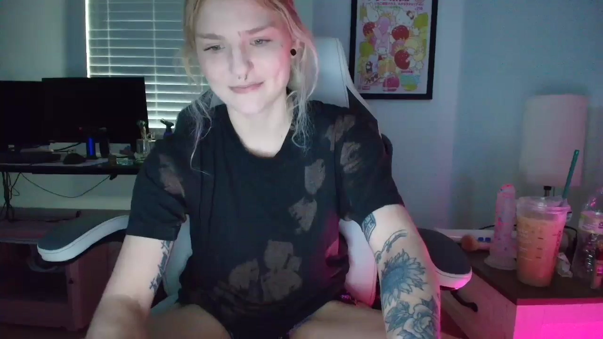 Gallery image thumbnail from DuckChan0's myfreecams stream on, 03/30/2025, 14:25 image 9 of 20