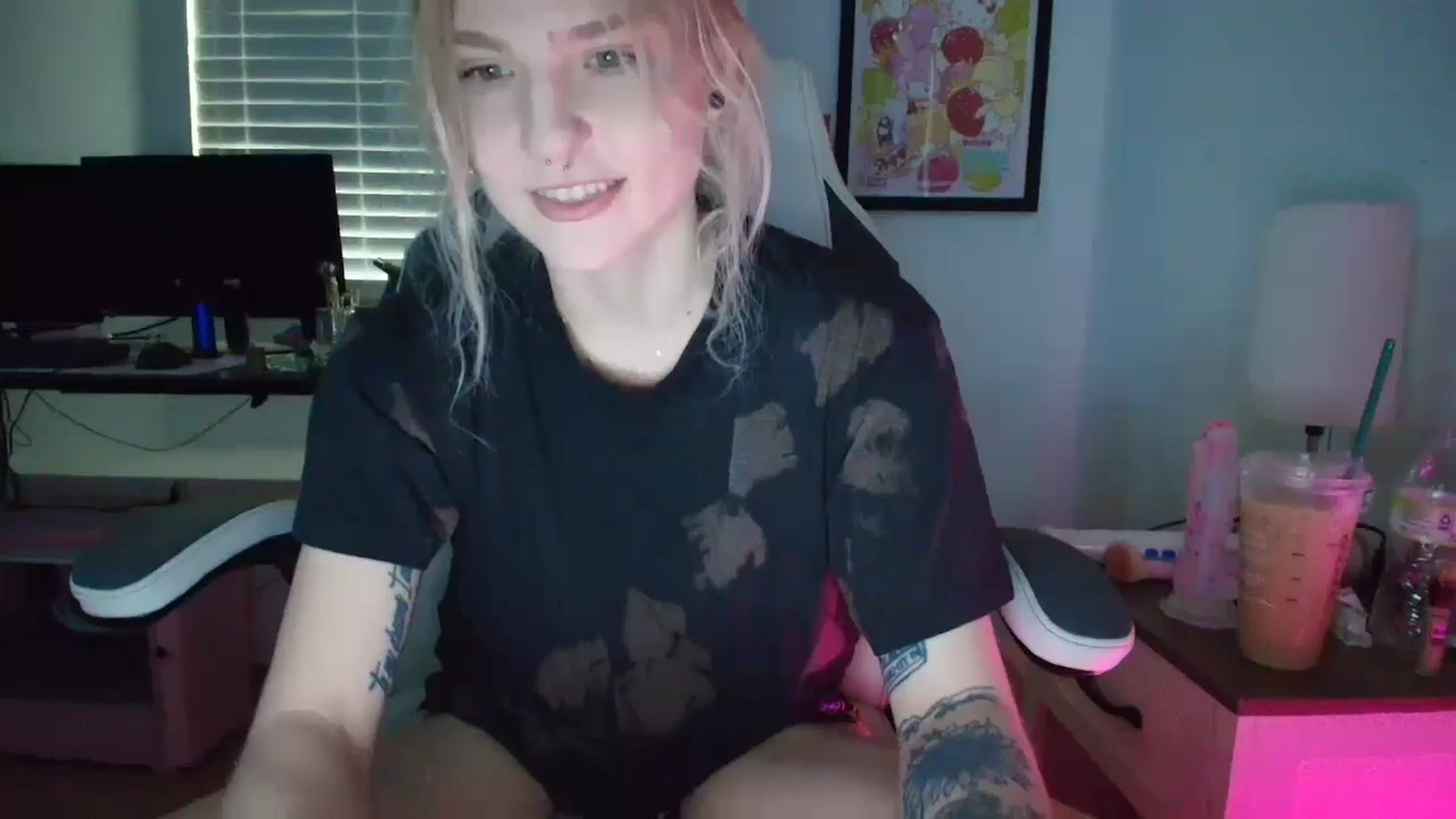 Gallery image thumbnail from DuckChan0's myfreecams stream on, 03/30/2025, 14:25 image 10 of 20
