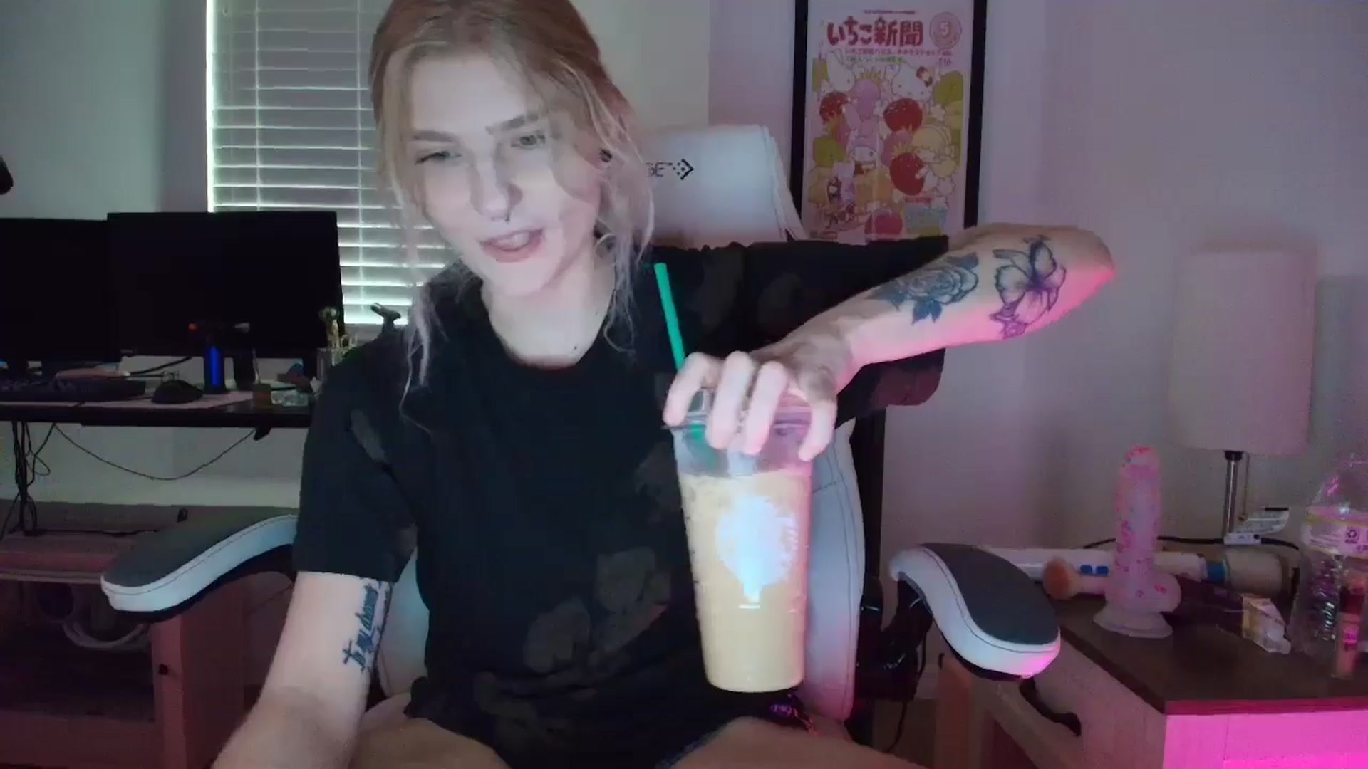 Gallery image thumbnail from DuckChan0's myfreecams stream on, 03/30/2025, 14:25 image 11 of 20