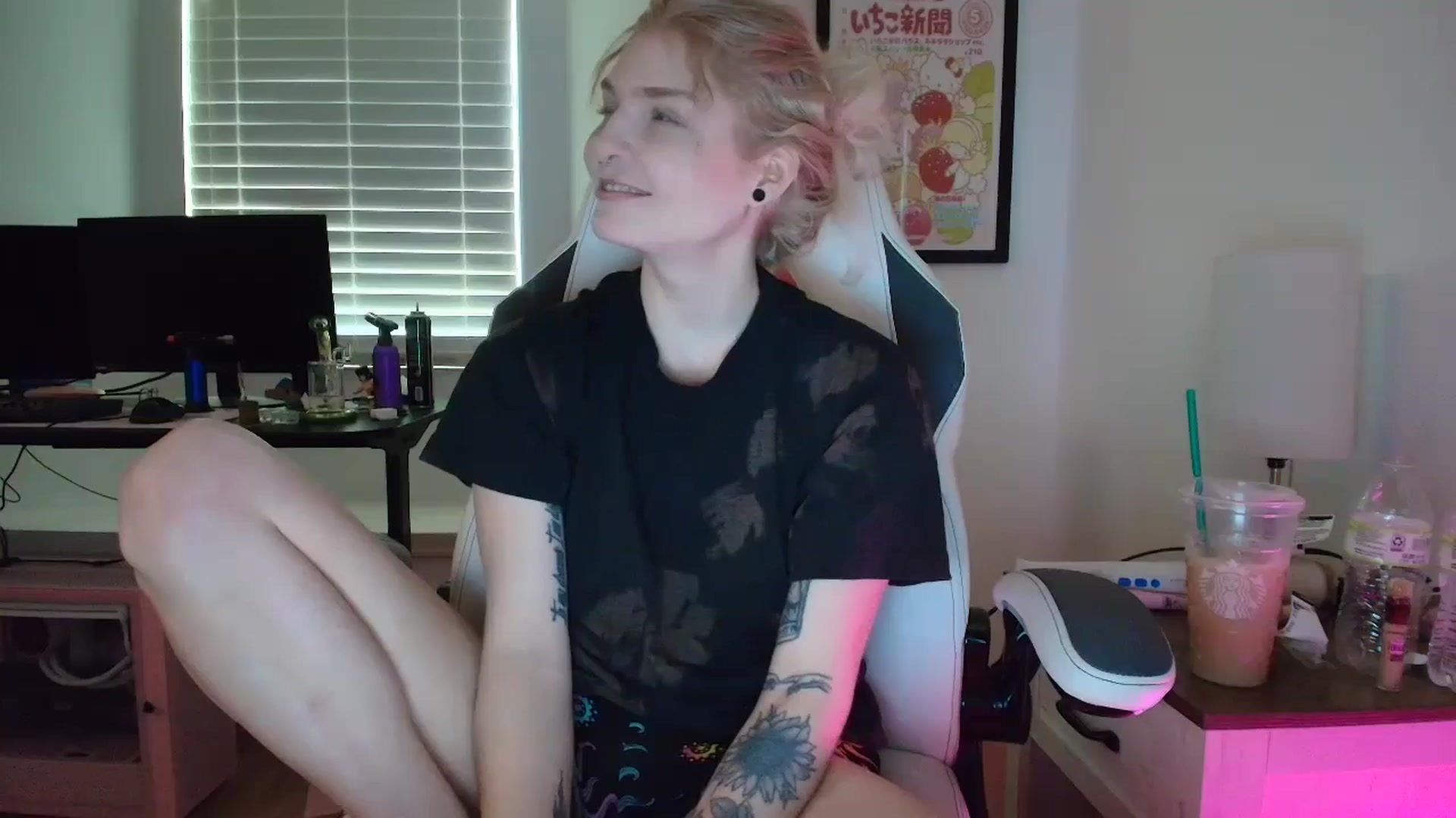 Gallery image thumbnail from DuckChan0's myfreecams stream on, 03/30/2025, 15:19 image 1 of 20