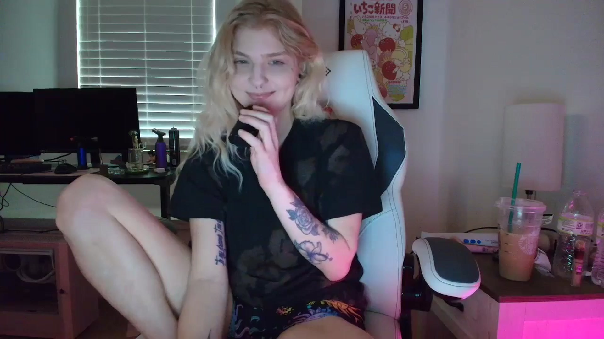 Gallery image thumbnail from DuckChan0's myfreecams stream on, 03/30/2025, 15:19 image 4 of 20