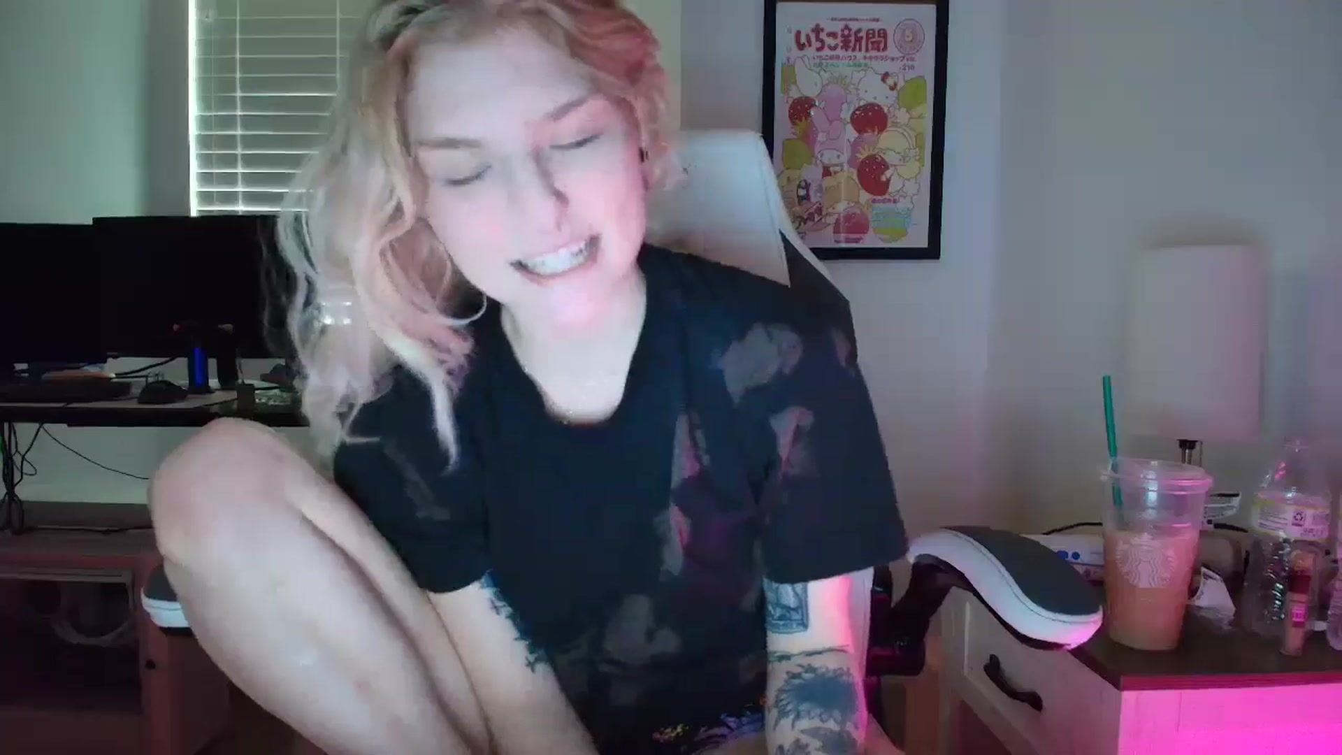 Gallery image thumbnail from DuckChan0's myfreecams stream on, 03/30/2025, 15:19 image 2 of 20