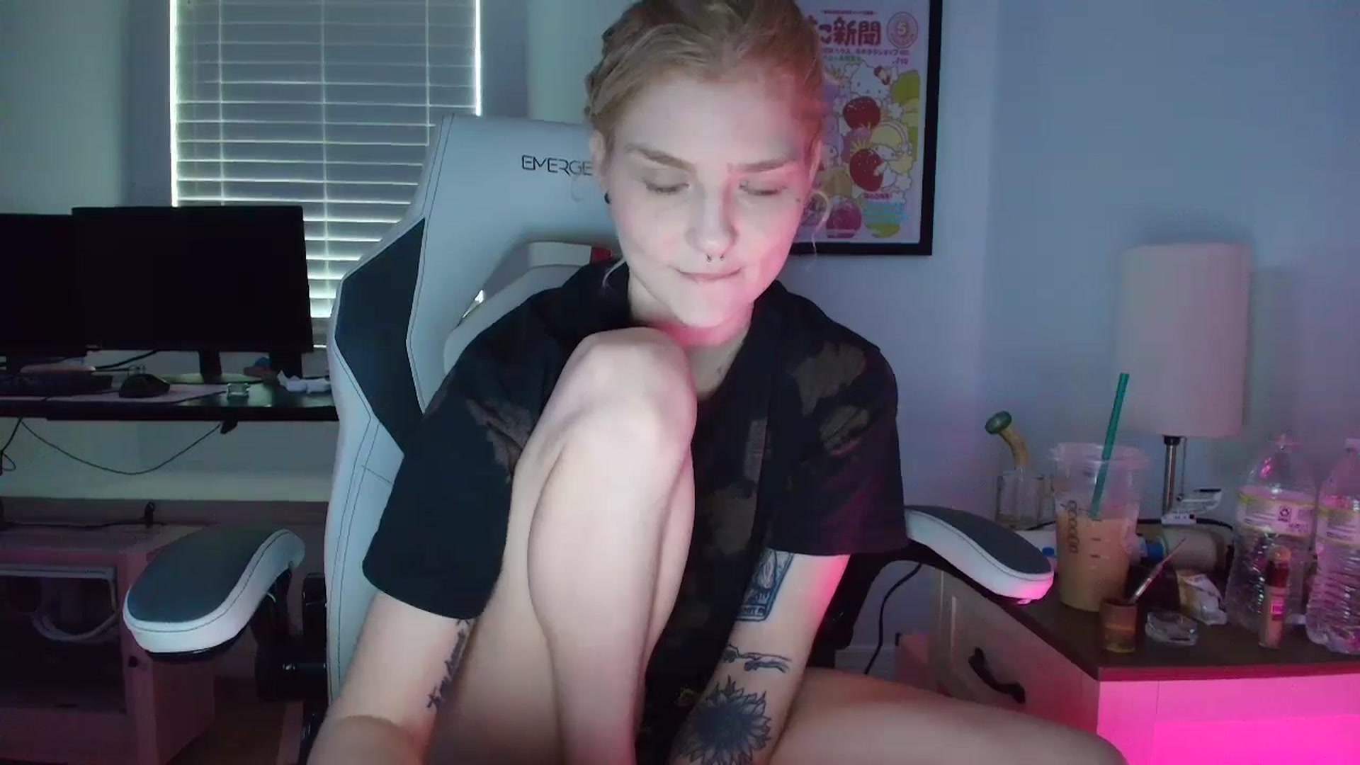 Gallery image thumbnail from DuckChan0's myfreecams stream on, 03/30/2025, 15:19 image 9 of 20