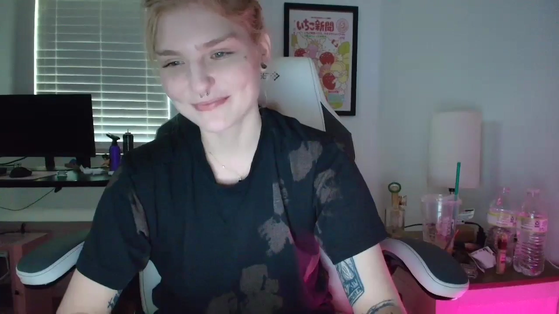 Gallery image thumbnail from DuckChan0's myfreecams stream on, 03/30/2025, 16:09 image 19 of 20