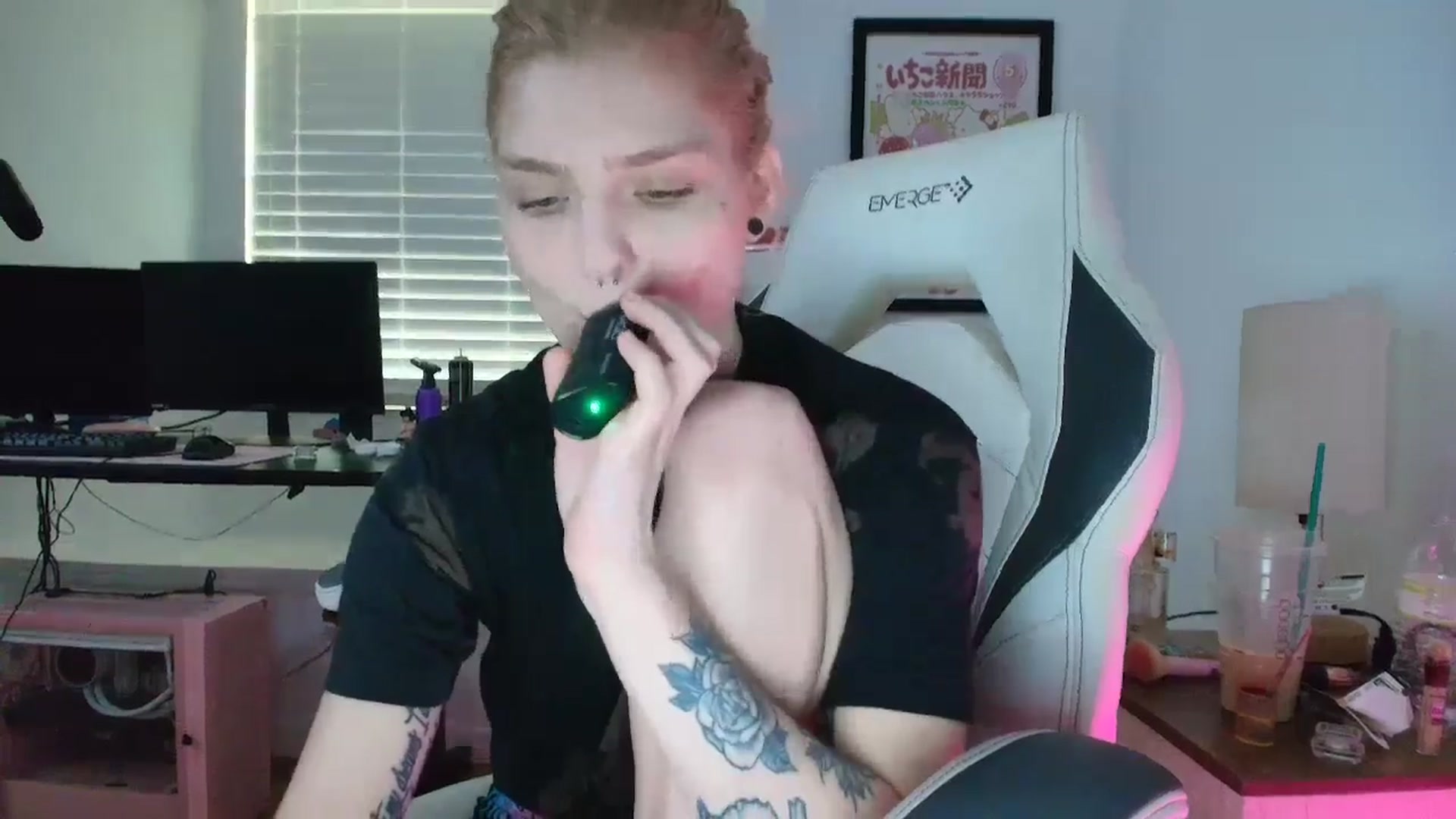 Gallery image thumbnail from DuckChan0's myfreecams stream on, 03/30/2025, 16:09 image 5 of 20