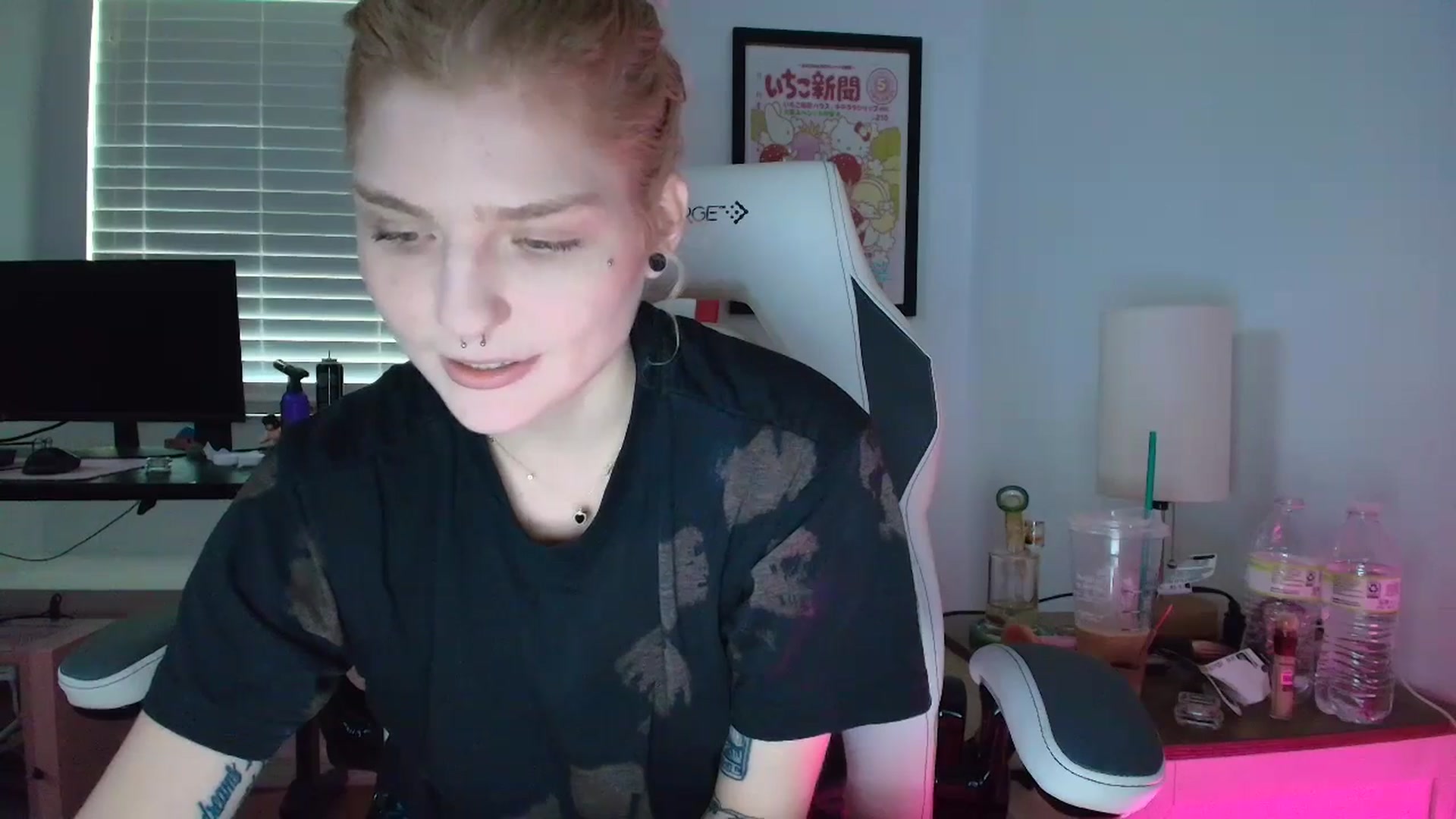 Gallery image thumbnail from DuckChan0's myfreecams stream on, 03/30/2025, 16:09 image 10 of 20