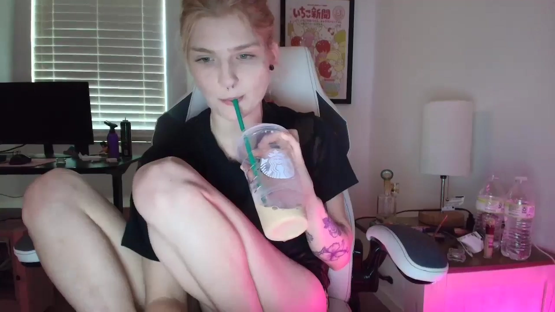 Gallery image thumbnail from DuckChan0's myfreecams stream on, 03/30/2025, 16:09 image 15 of 20