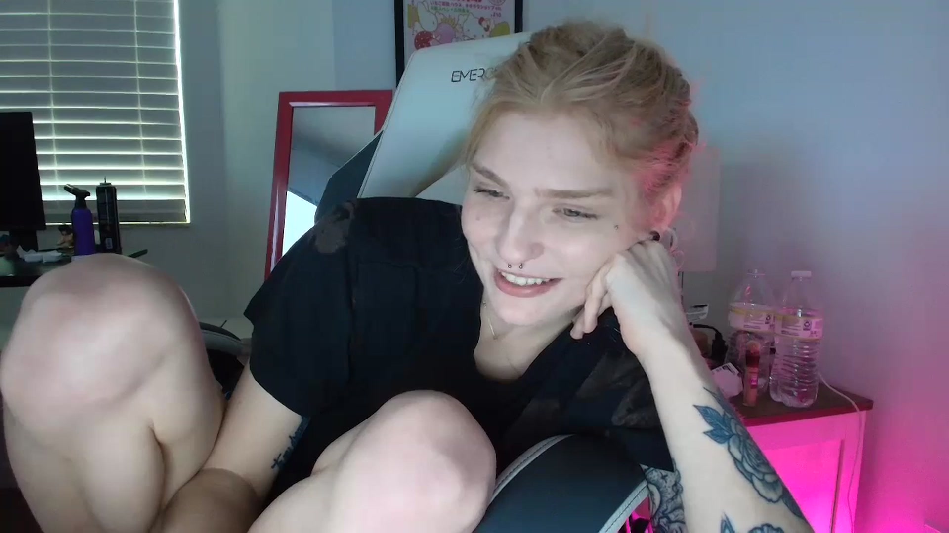 Gallery image thumbnail from DuckChan0's myfreecams stream on, 03/30/2025, 16:09 image 13 of 20