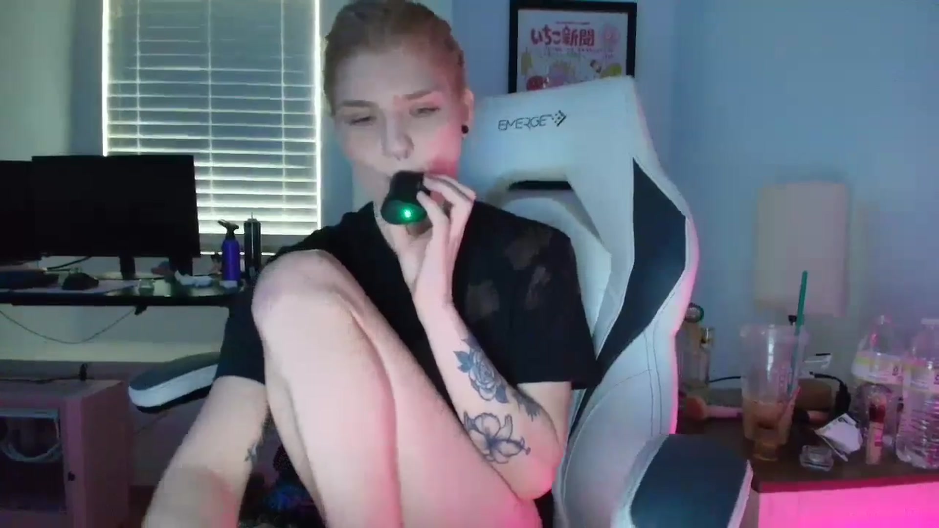 Gallery image thumbnail from DuckChan0's myfreecams stream on, 03/30/2025, 16:09 image 7 of 20