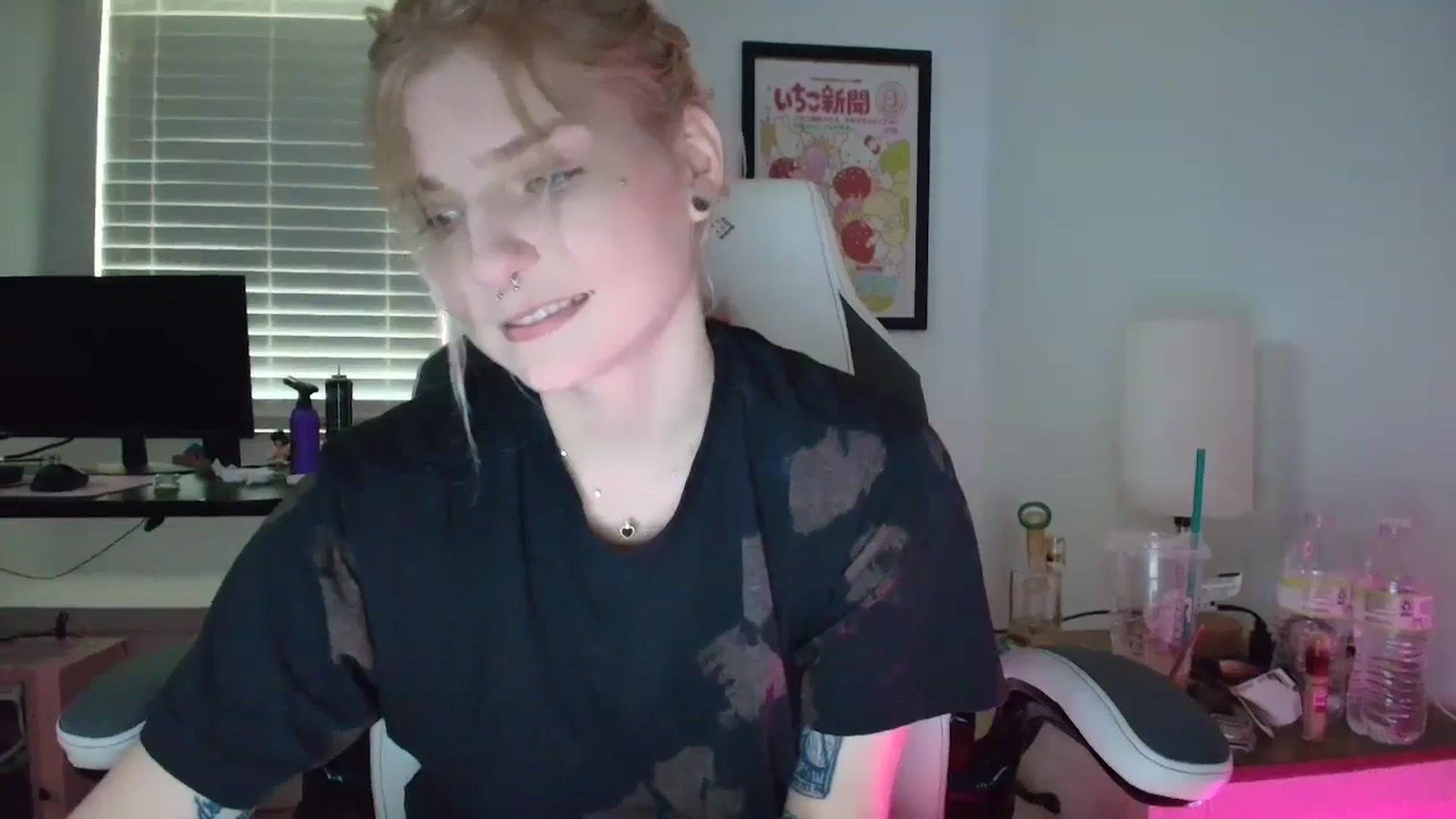 Gallery image thumbnail from DuckChan0's myfreecams stream on, 03/30/2025, 16:09 image 20 of 20