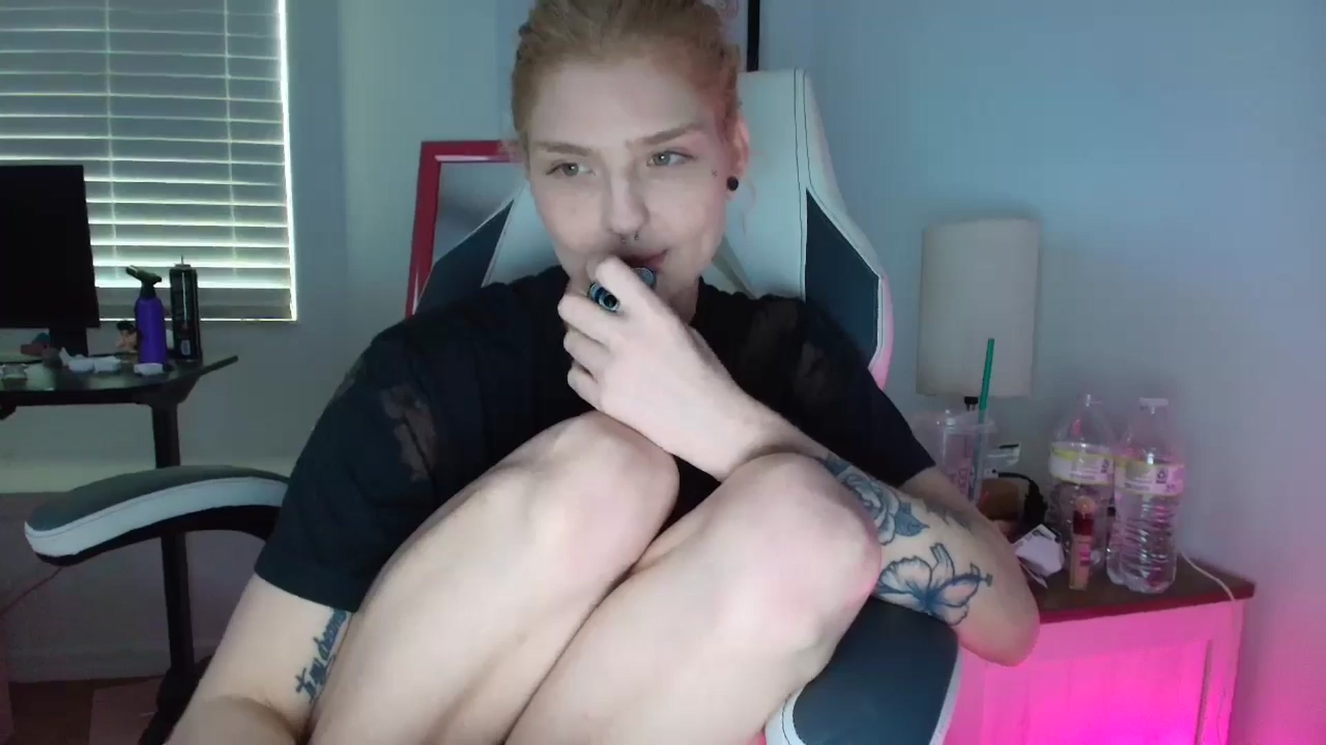 Gallery image thumbnail from DuckChan0's myfreecams stream on, 03/30/2025, 16:09 image 9 of 20