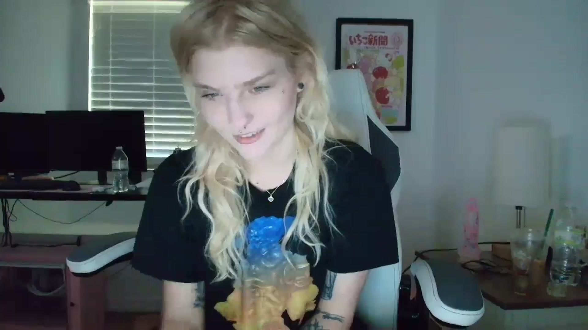 Gallery image thumbnail from DuckChan0's myfreecams stream on, 03/31/2025, 13:49 image 11 of 20