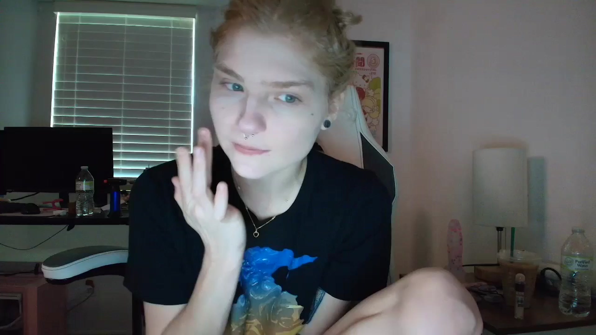 Gallery image thumbnail from DuckChan0's myfreecams stream on, 03/31/2025, 13:49 image 2 of 20