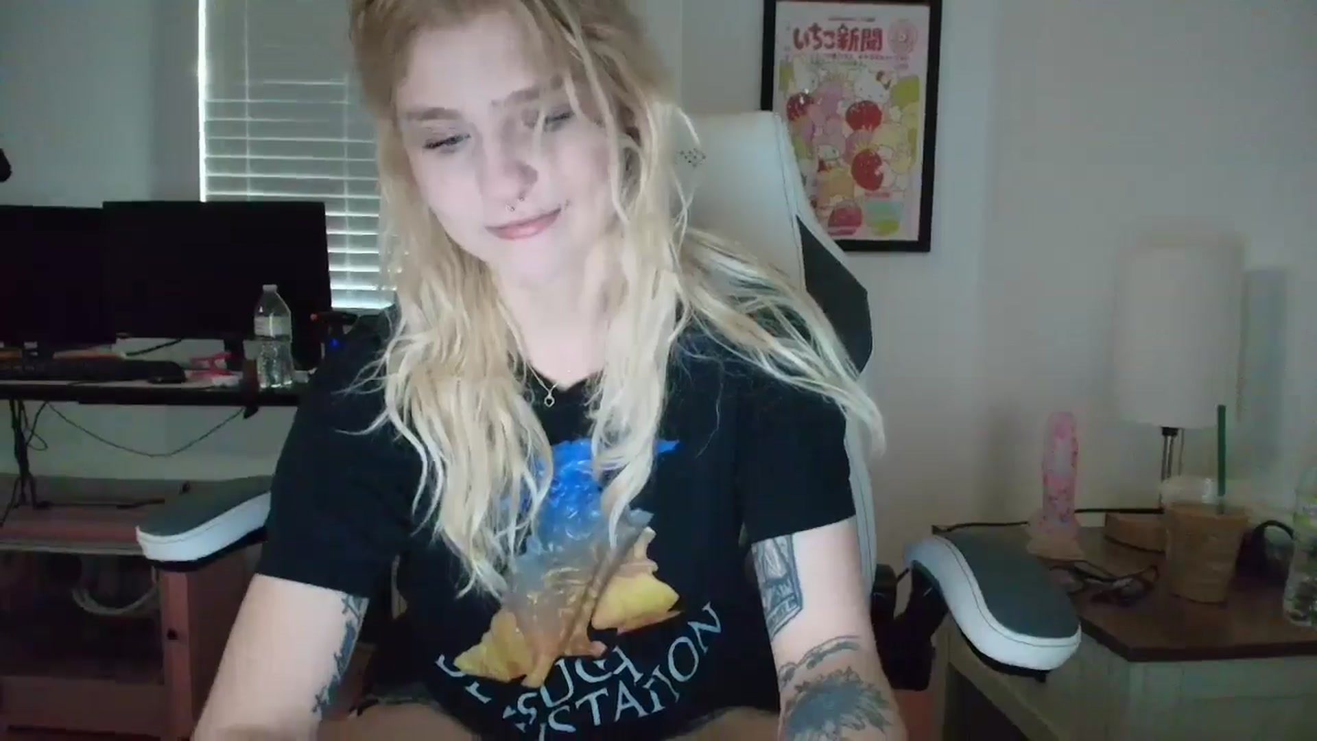 Gallery image thumbnail from DuckChan0's myfreecams stream on, 03/31/2025, 13:49 image 3 of 20