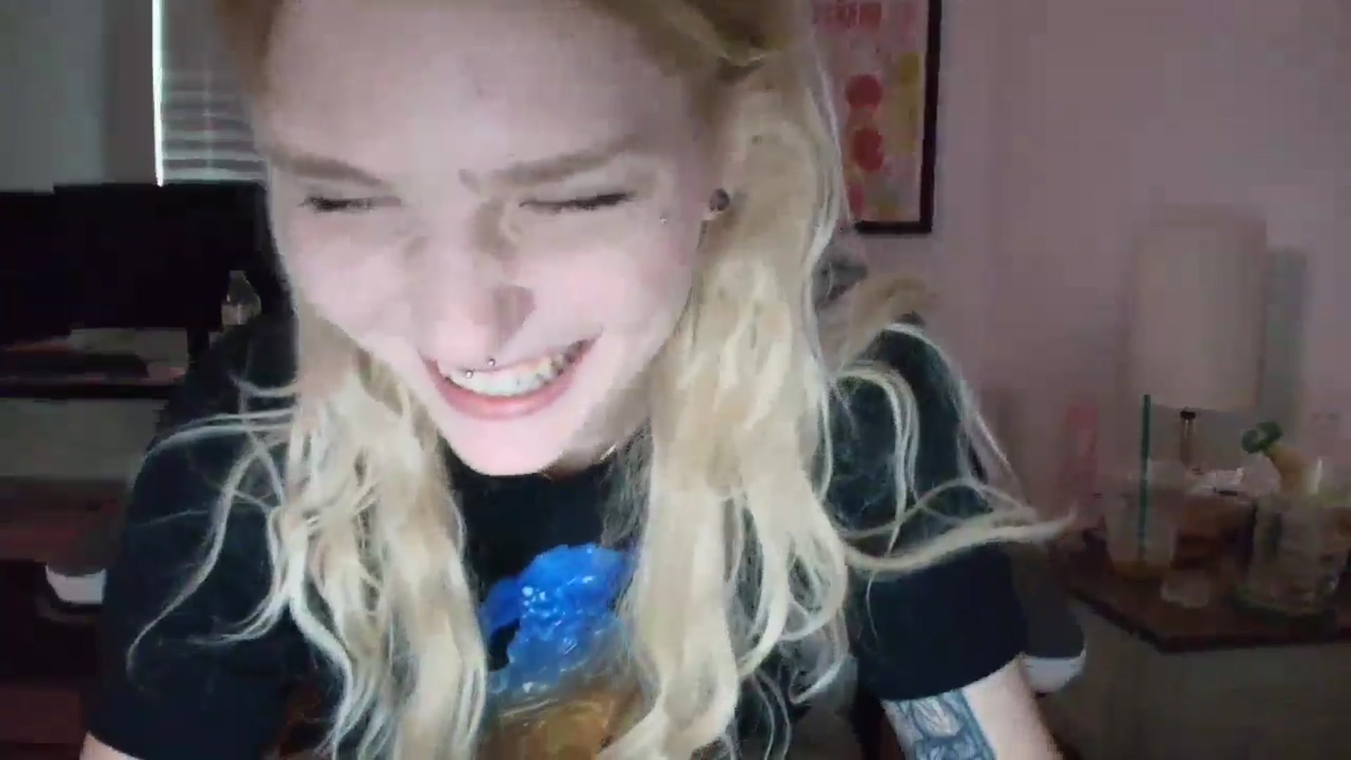 Gallery image thumbnail from DuckChan0's myfreecams stream on, 03/31/2025, 13:49 image 20 of 20