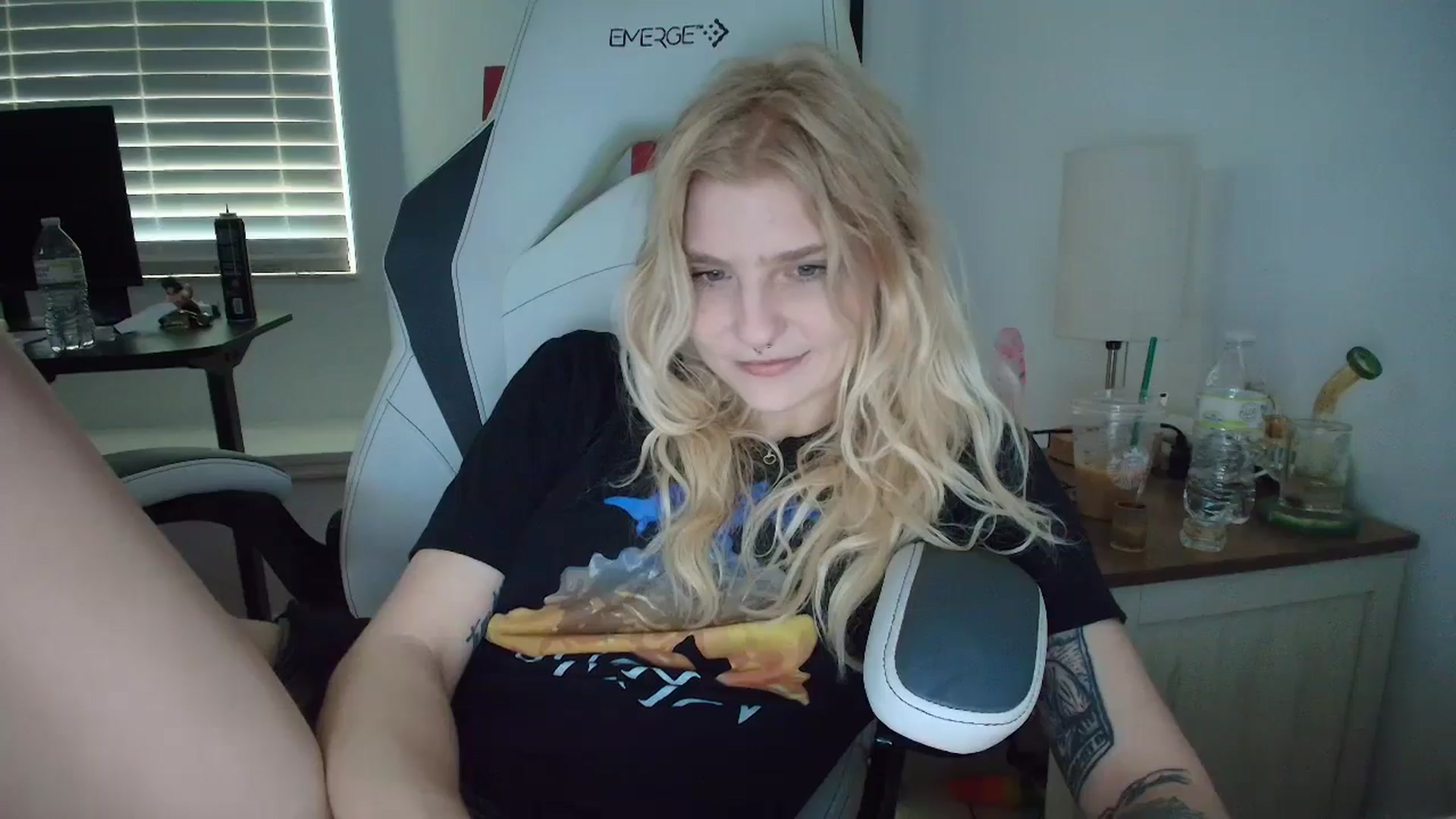 Gallery image thumbnail from DuckChan0's myfreecams stream on, 03/31/2025, 13:49 image 13 of 20