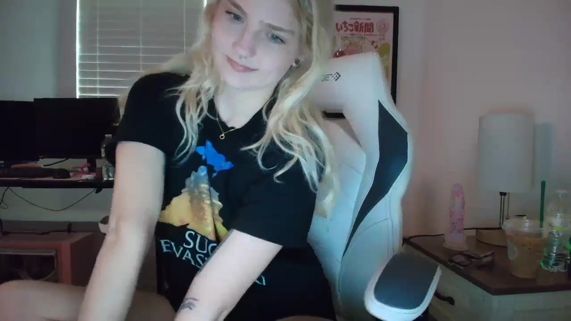 Gallery image thumbnail from DuckChan0's myfreecams stream on, 03/31/2025, 13:49 image 4 of 20