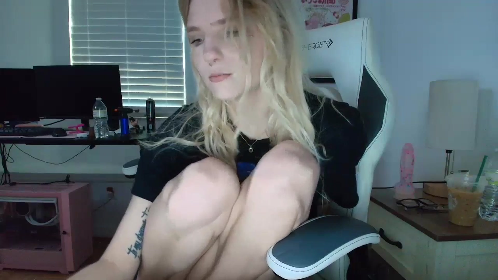 Gallery image thumbnail from DuckChan0's myfreecams stream on, 03/31/2025, 13:49 image 5 of 20