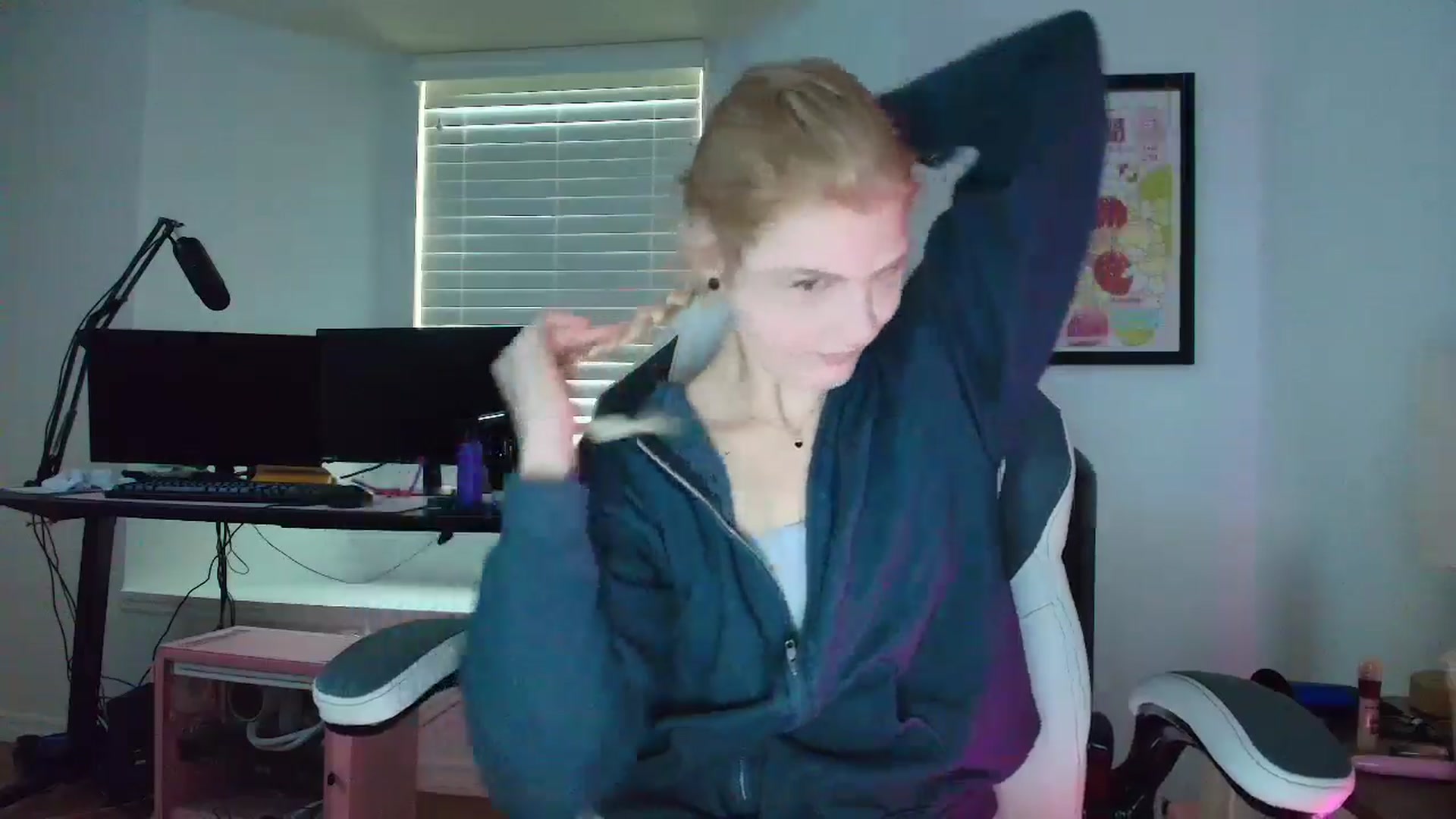 Gallery image thumbnail from DuckChan0's myfreecams stream on, 04/01/2025, 13:40 image 4 of 20
