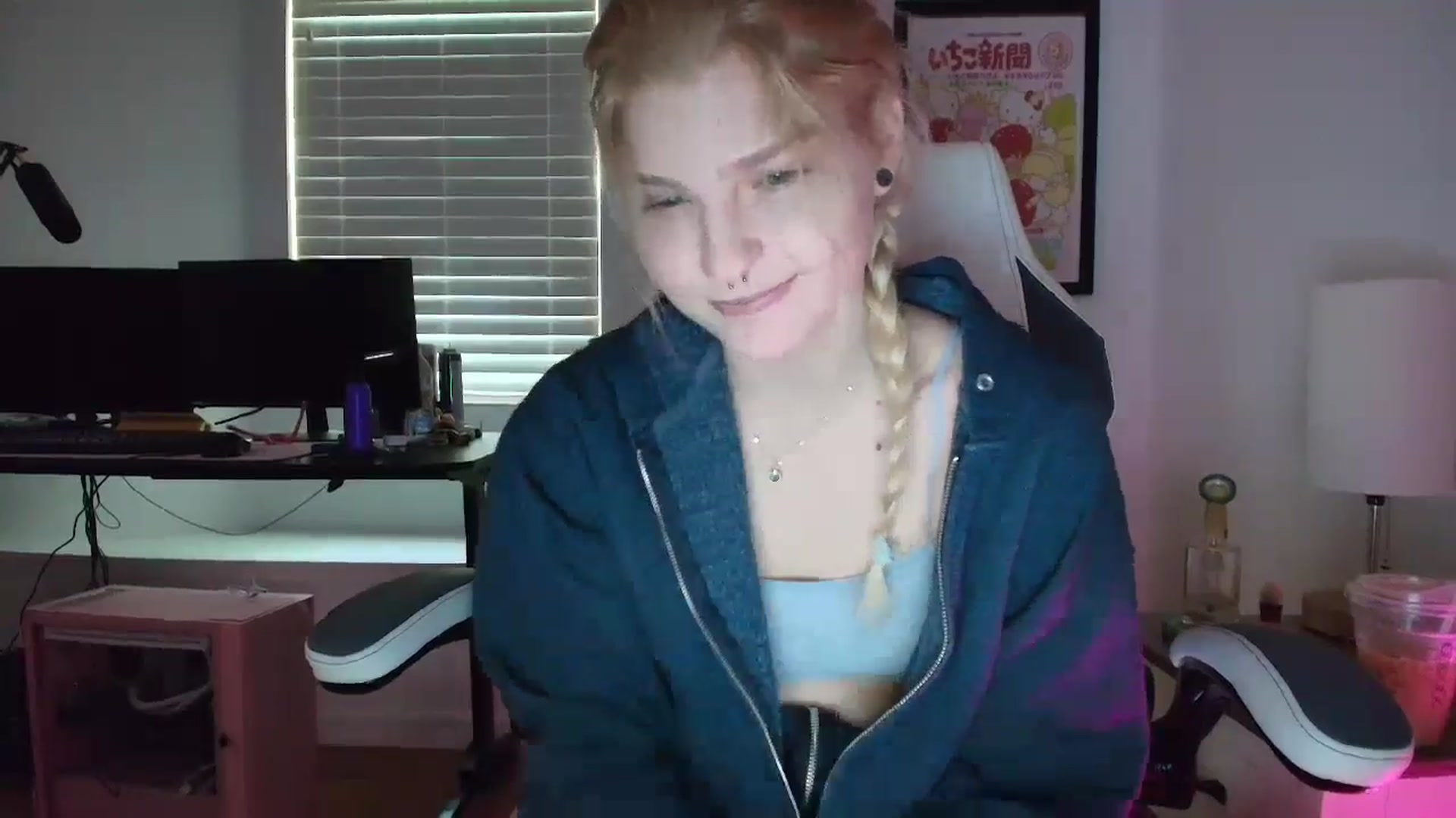 Gallery image thumbnail from DuckChan0's myfreecams stream on, 04/01/2025, 13:40 image 10 of 20