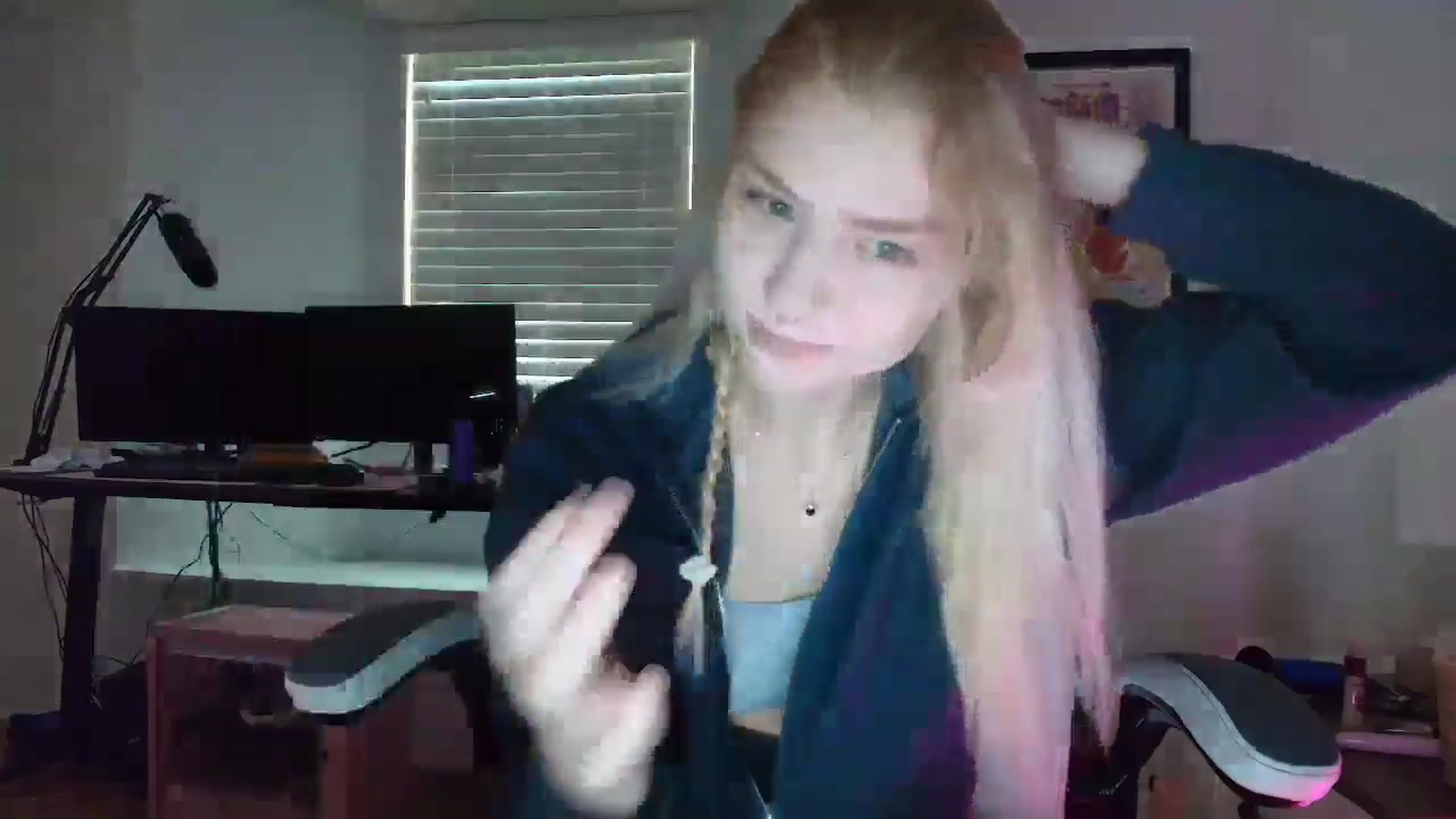 Gallery image thumbnail from DuckChan0's myfreecams stream on, 04/01/2025, 13:40 image 3 of 20