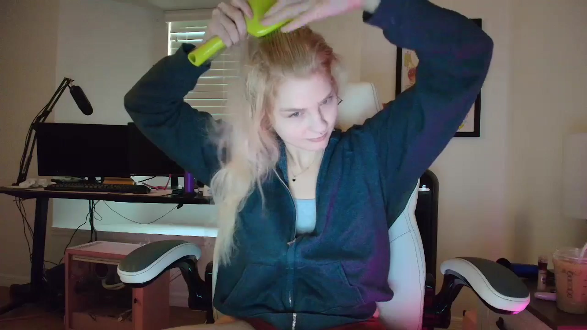 Gallery image thumbnail from DuckChan0's myfreecams stream on, 04/01/2025, 13:40 image 2 of 20