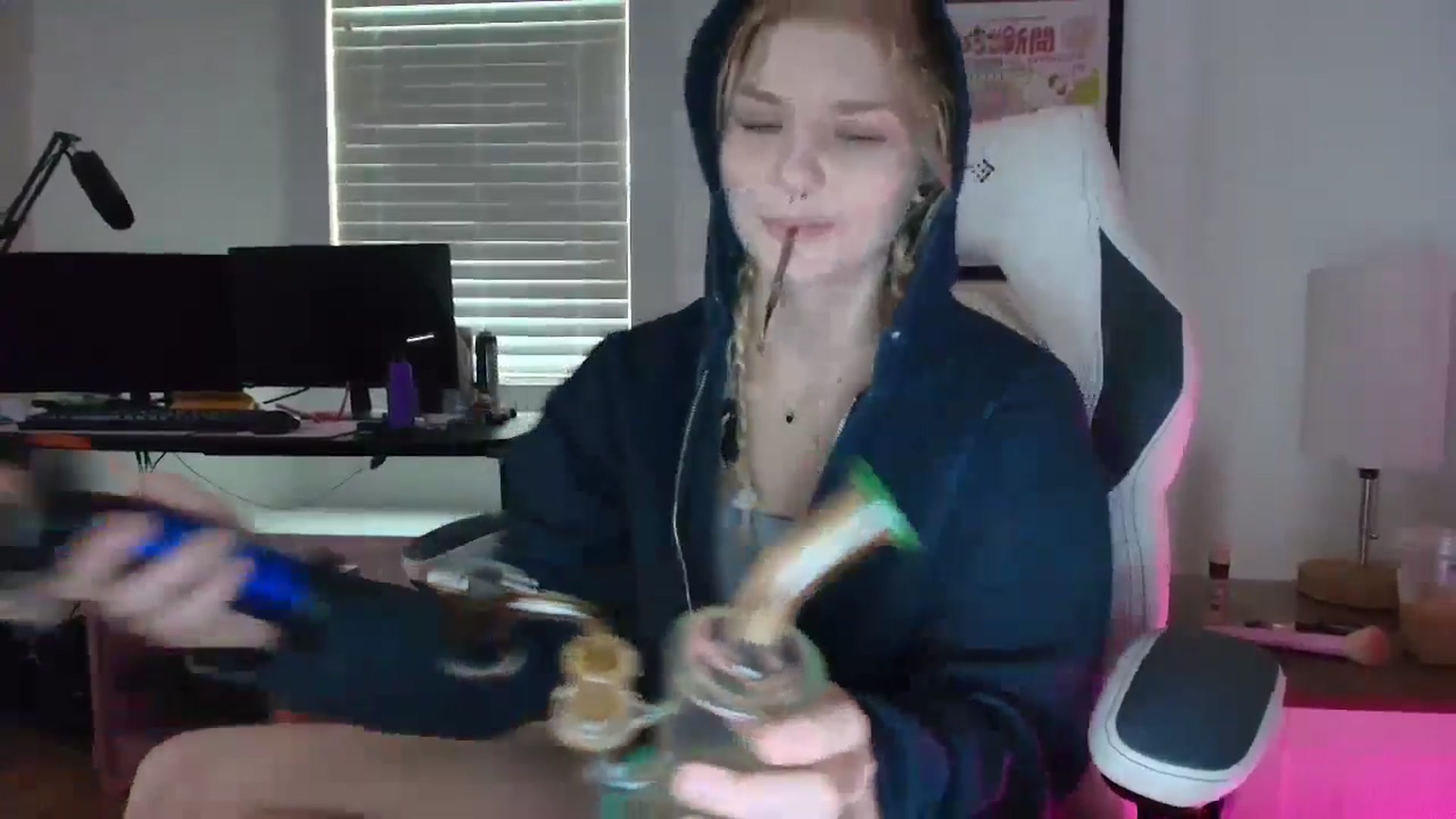 Gallery image thumbnail from DuckChan0's myfreecams stream on, 04/01/2025, 13:40 image 13 of 20