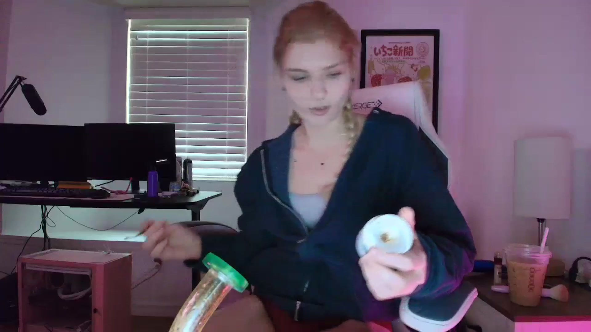 Gallery image thumbnail from DuckChan0's myfreecams stream on, 04/01/2025, 13:40 image 6 of 20