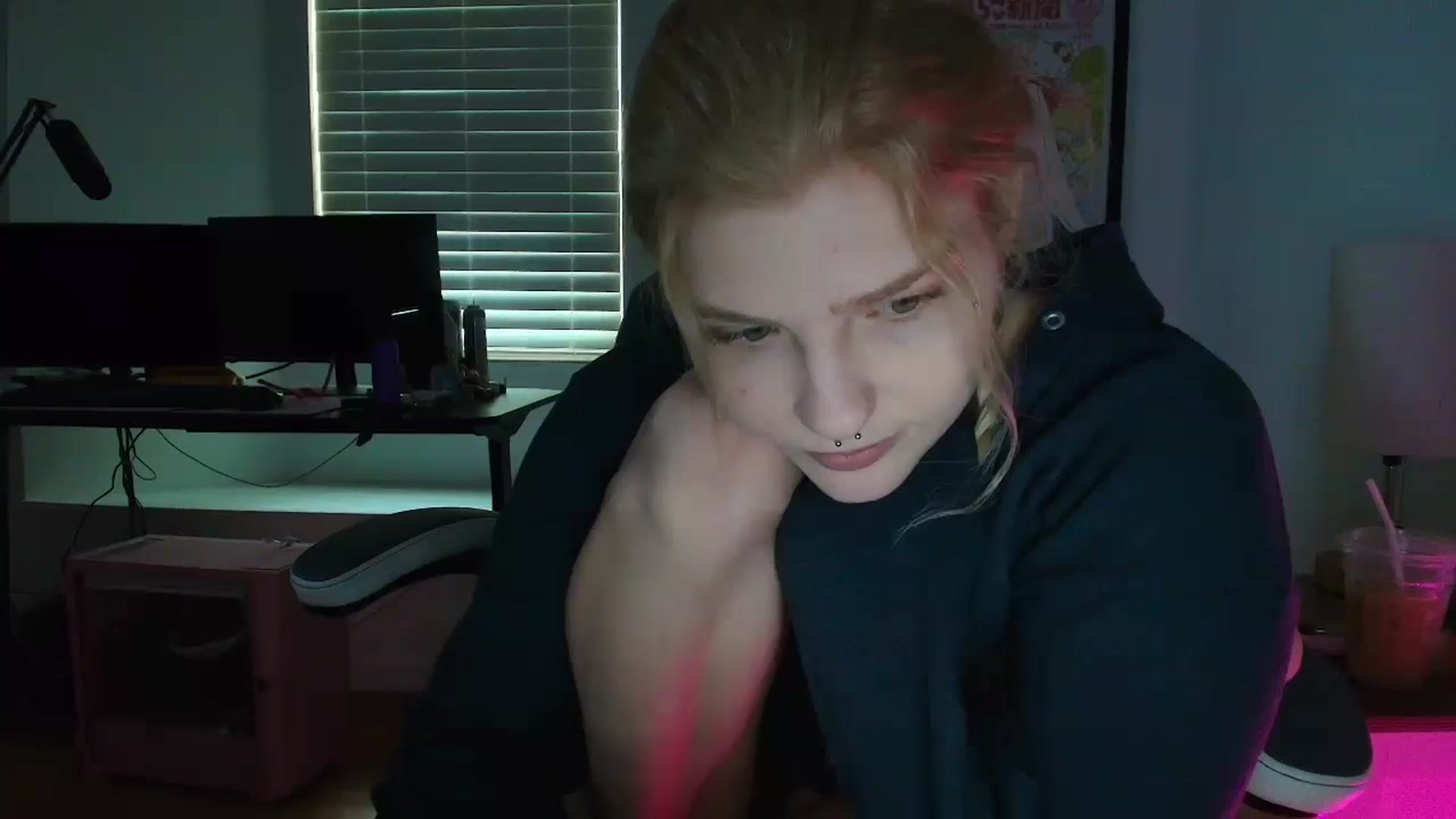 Gallery image thumbnail from DuckChan0's myfreecams stream on, 04/01/2025, 13:40 image 8 of 20