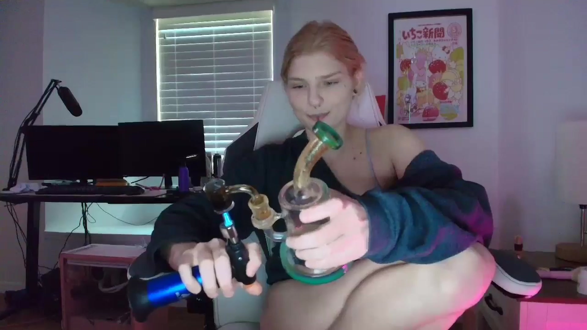 Gallery image thumbnail from DuckChan0's myfreecams stream on, 04/01/2025, 14:21 image 4 of 20