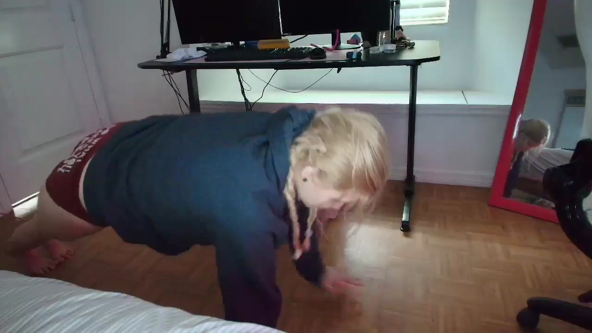 Gallery image thumbnail from DuckChan0's myfreecams stream on, 04/01/2025, 14:21 image 12 of 20