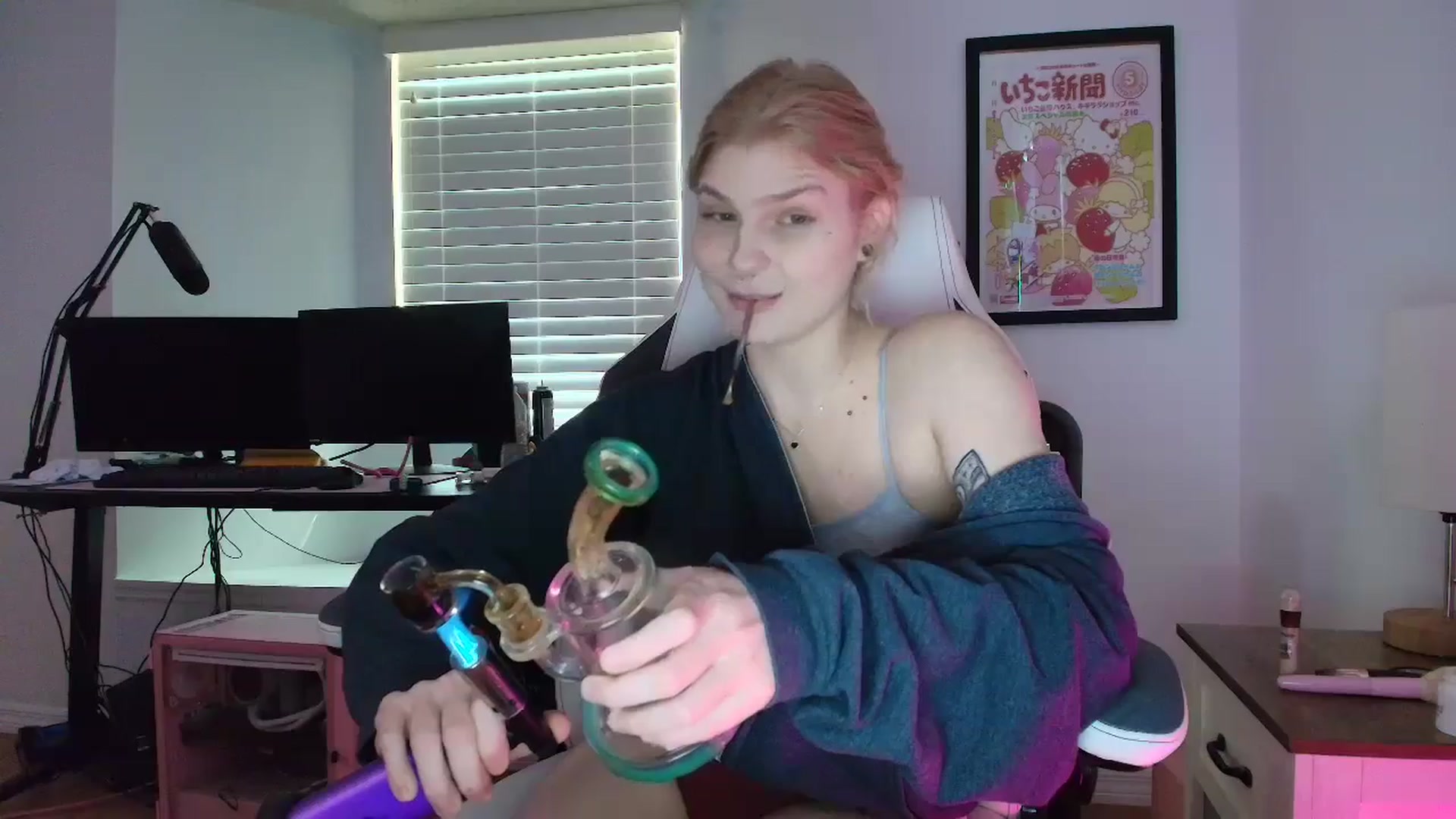 Gallery image thumbnail from DuckChan0's myfreecams stream on, 04/01/2025, 14:21 image 5 of 20