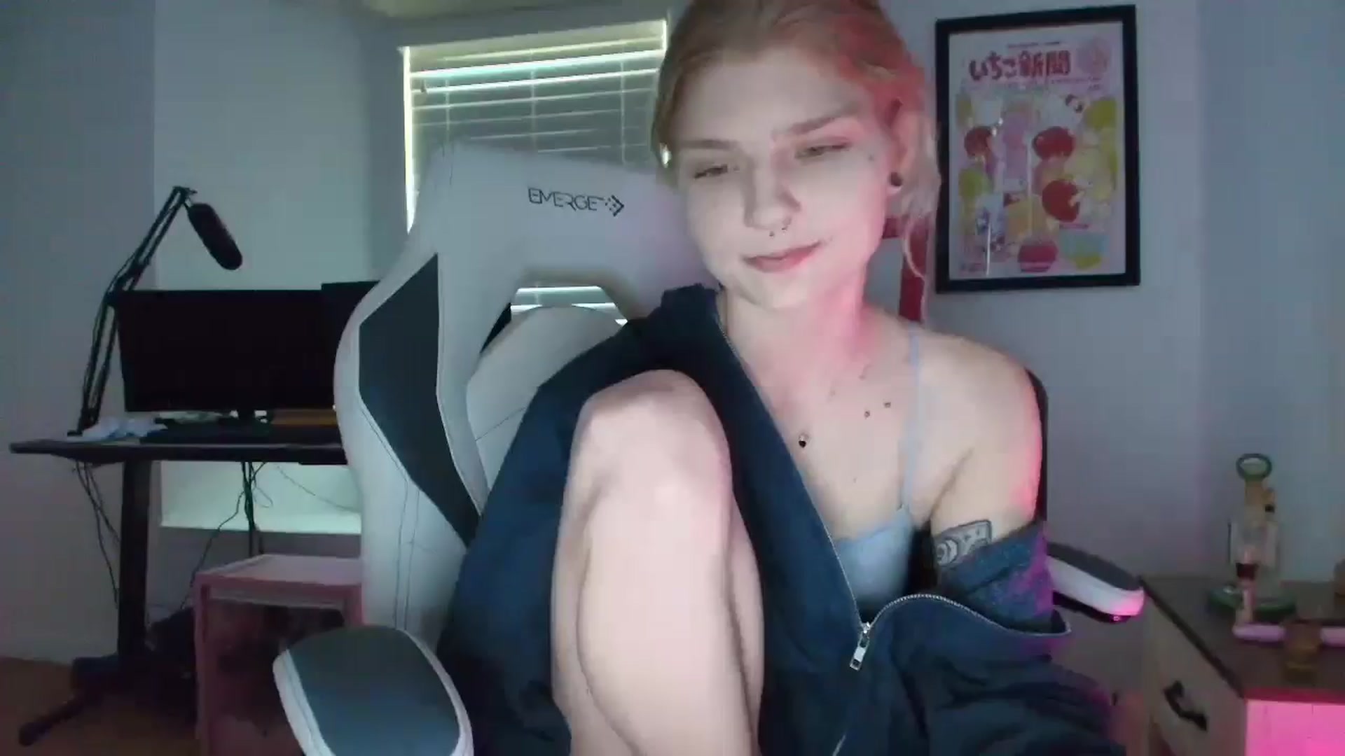 Gallery image thumbnail from DuckChan0's myfreecams stream on, 04/01/2025, 14:21 image 7 of 20