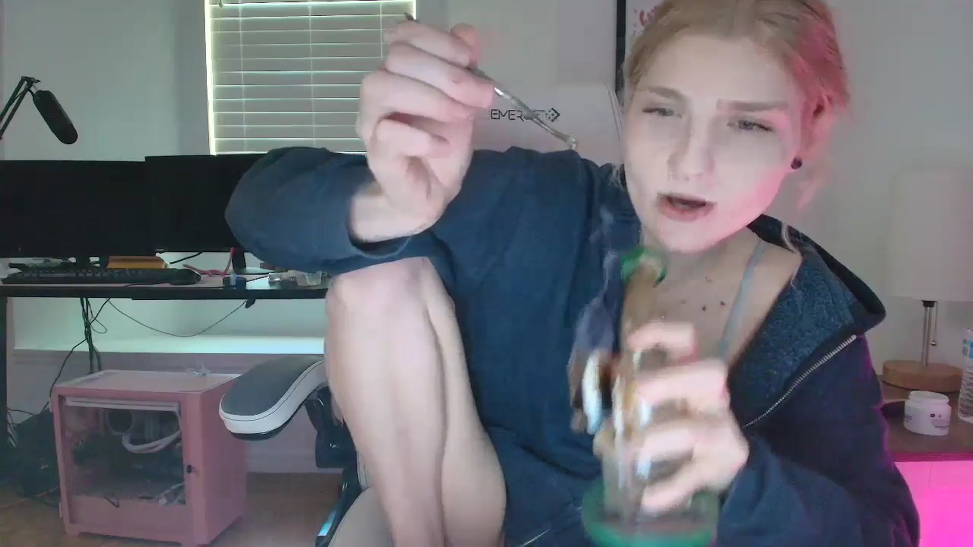 Gallery image thumbnail from DuckChan0's myfreecams stream on, 04/01/2025, 15:15 image 4 of 20