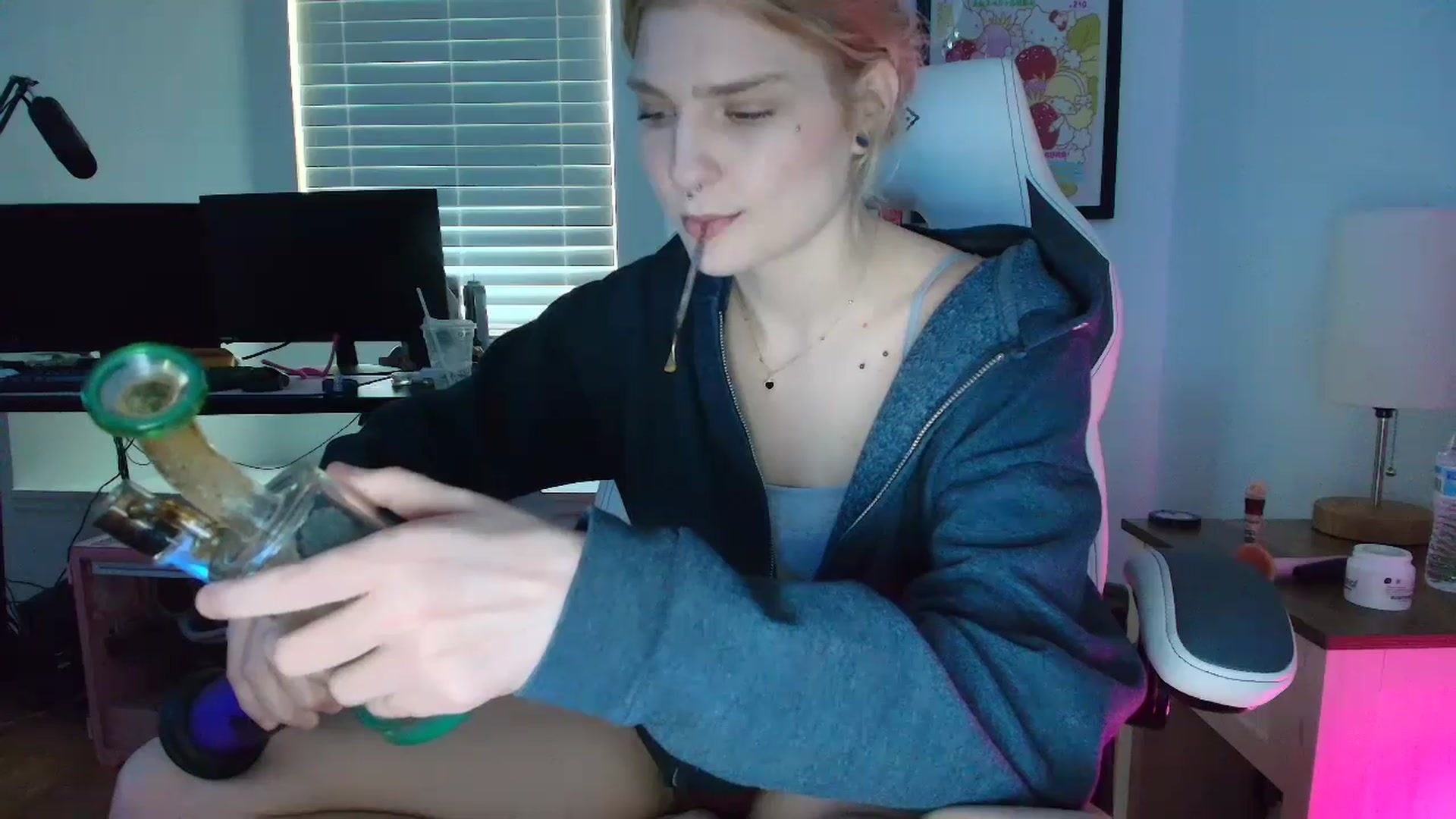 Gallery image thumbnail from DuckChan0's myfreecams stream on, 04/01/2025, 15:15 image 3 of 20