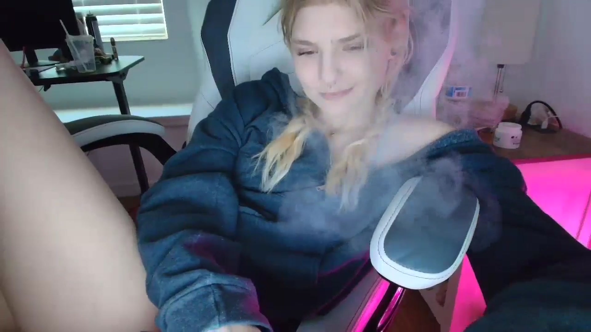 Gallery image thumbnail from DuckChan0's myfreecams stream on, 04/01/2025, 16:00 image 8 of 20