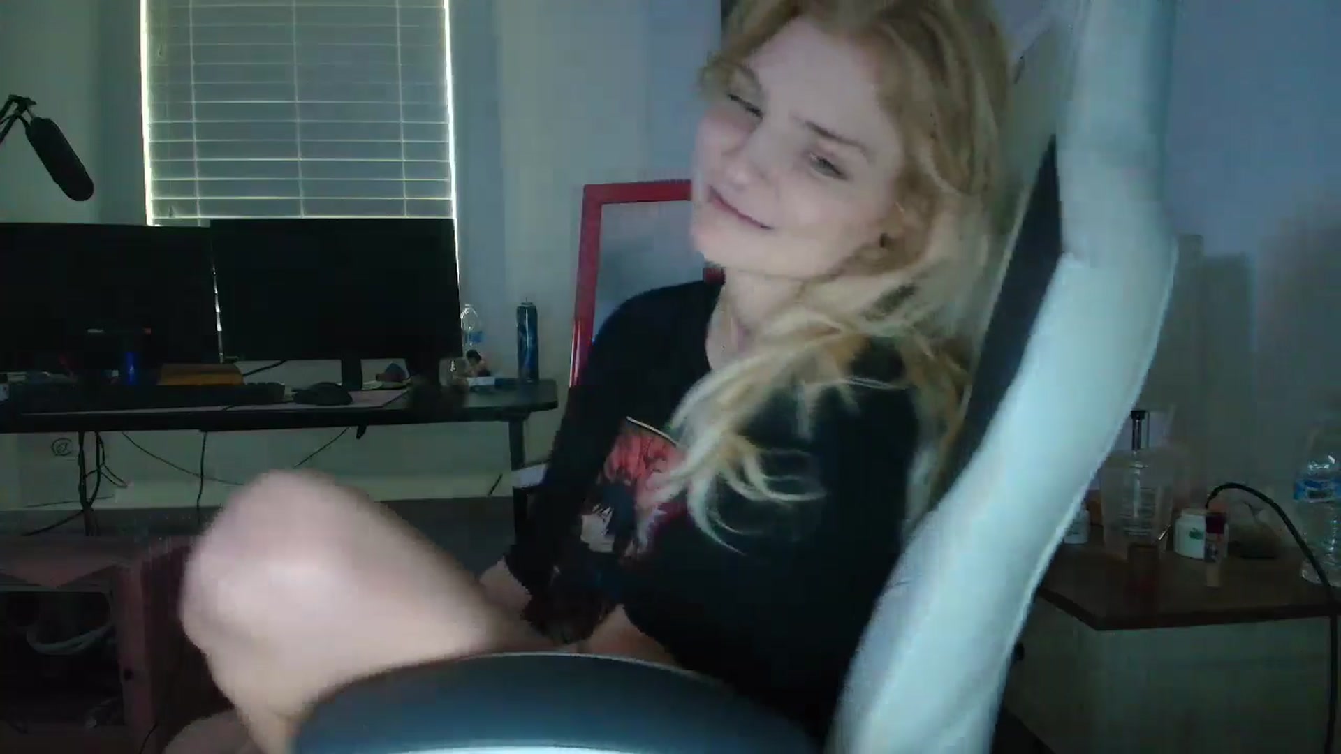 Gallery image thumbnail from DuckChan0's myfreecams stream on, 04/02/2025, 14:56 image 10 of 20