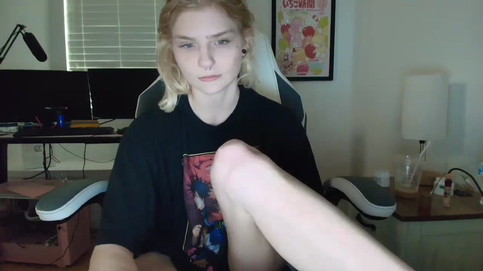 Gallery image thumbnail from DuckChan0's myfreecams stream on, 04/02/2025, 14:56 image 4 of 20