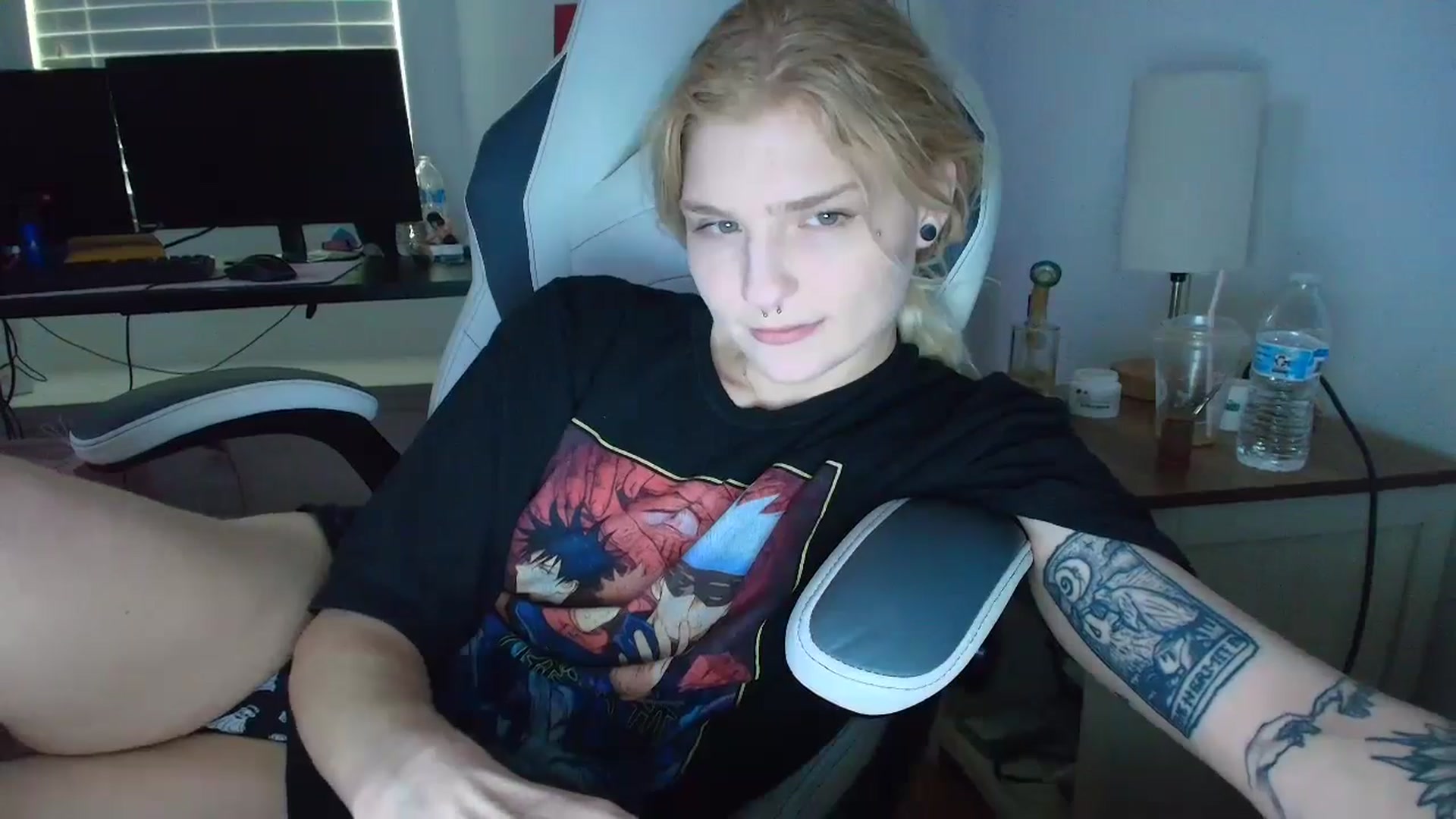 Gallery image thumbnail from DuckChan0's myfreecams stream on, 04/02/2025, 15:26 image 14 of 20