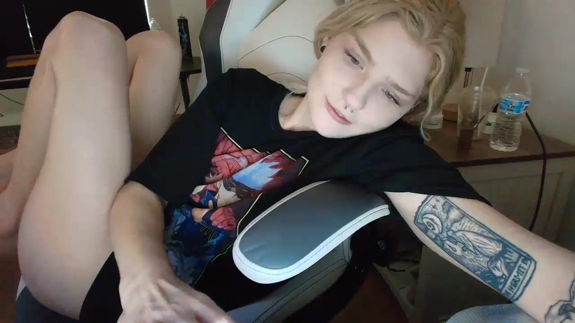 Gallery image thumbnail from DuckChan0's myfreecams stream on, 04/02/2025, 15:26 image 17 of 20