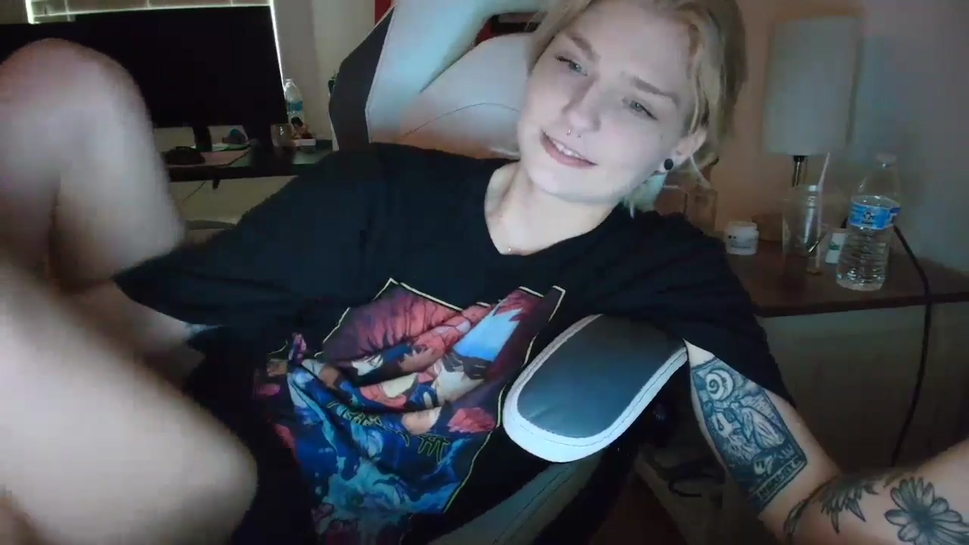 Gallery image thumbnail from DuckChan0's myfreecams stream on, 04/02/2025, 15:26 image 6 of 20