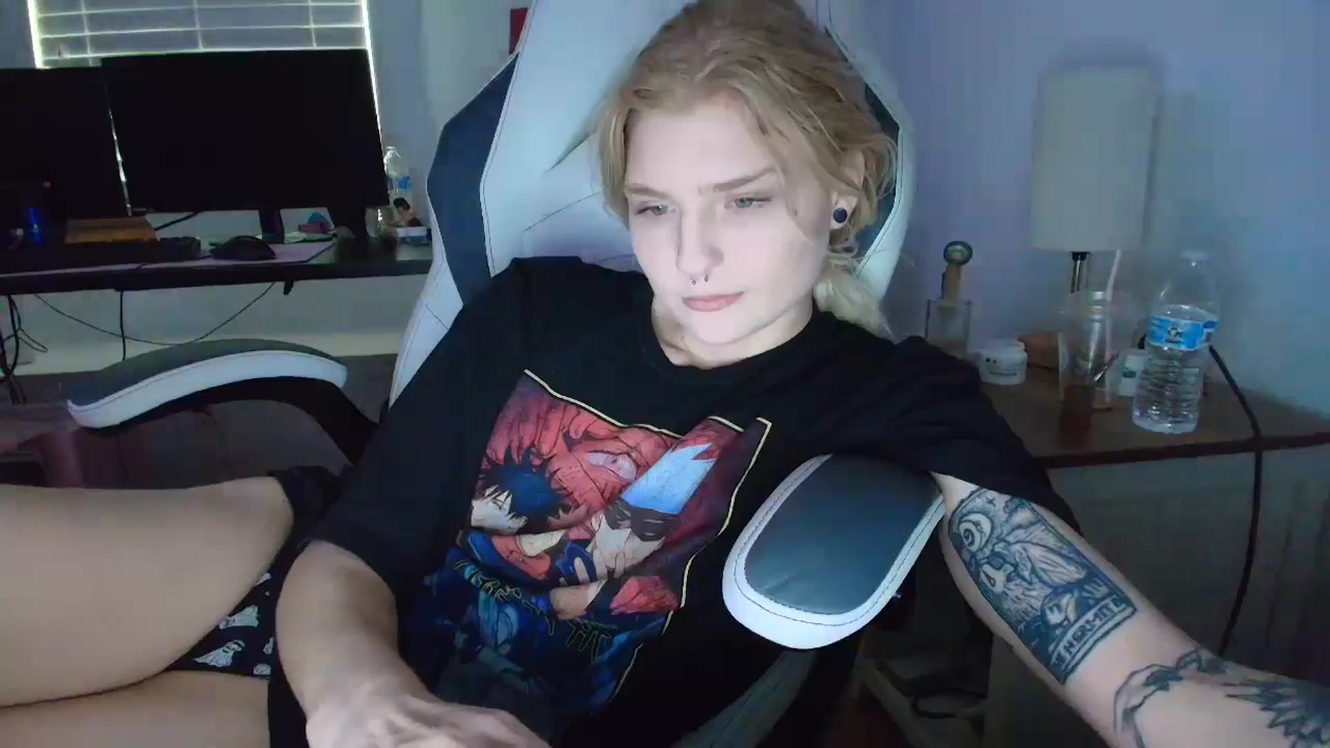 Gallery image thumbnail from DuckChan0's myfreecams stream on, 04/02/2025, 15:26 image 15 of 20